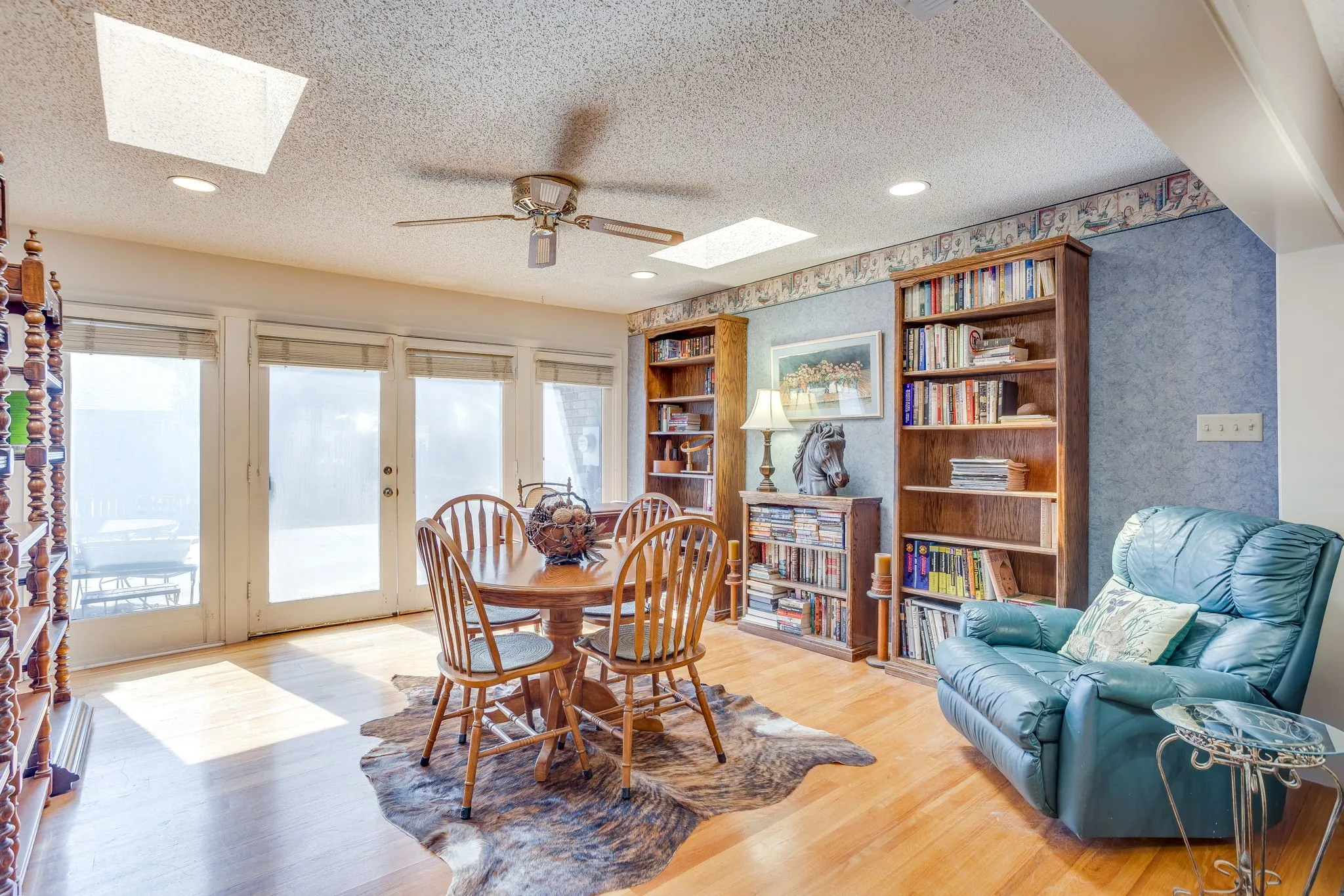 Single Family Residence For Sale in Tarrant County , 4155 Church Park Court, Fort Worth, Texas 76133, 4 Bedroom, 4 Bathroom, 2 Garage spaces, 3,344 Sqft, built in 1980, mls#21420555, Real Estate Agent in Fort Worth, Homes For Sale in Tarrant county, Homes For Sale in Fort Worth, Realtor in Fort Worth Texas, Real Estate Brokerage Independent Realty Texas, Luminita Cordes Realtor