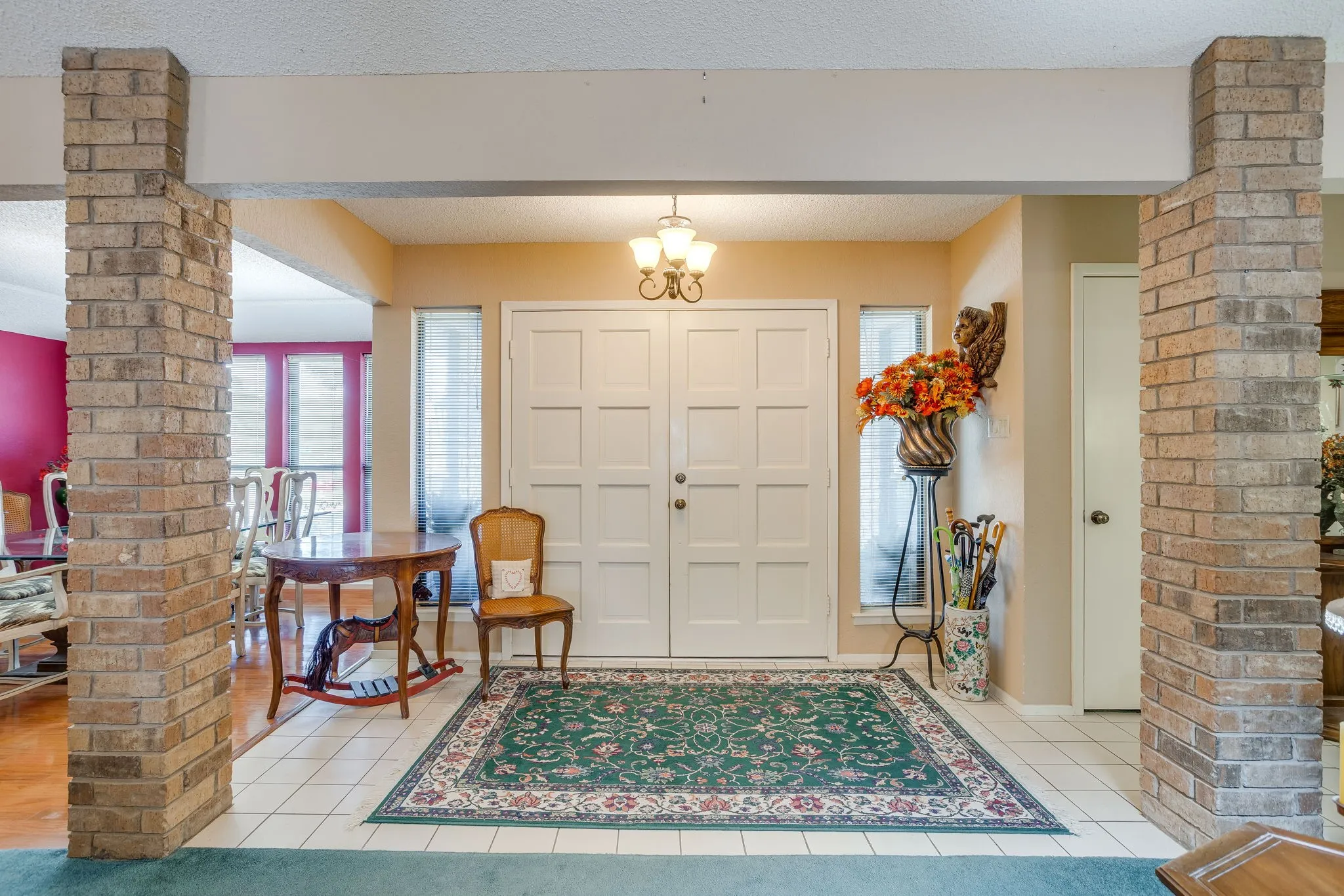 Single Family Residence For Sale in Tarrant County , 4155 Church Park Court, Fort Worth, Texas 76133, 4 Bedroom, 4 Bathroom, 2 Garage spaces, 3,344 Sqft, built in 1980, mls#21420555, Real Estate Agent in Fort Worth, Homes For Sale in Tarrant county, Homes For Sale in Fort Worth, Realtor in Fort Worth Texas, Real Estate Brokerage Independent Realty Texas, Luminita Cordes Realtor