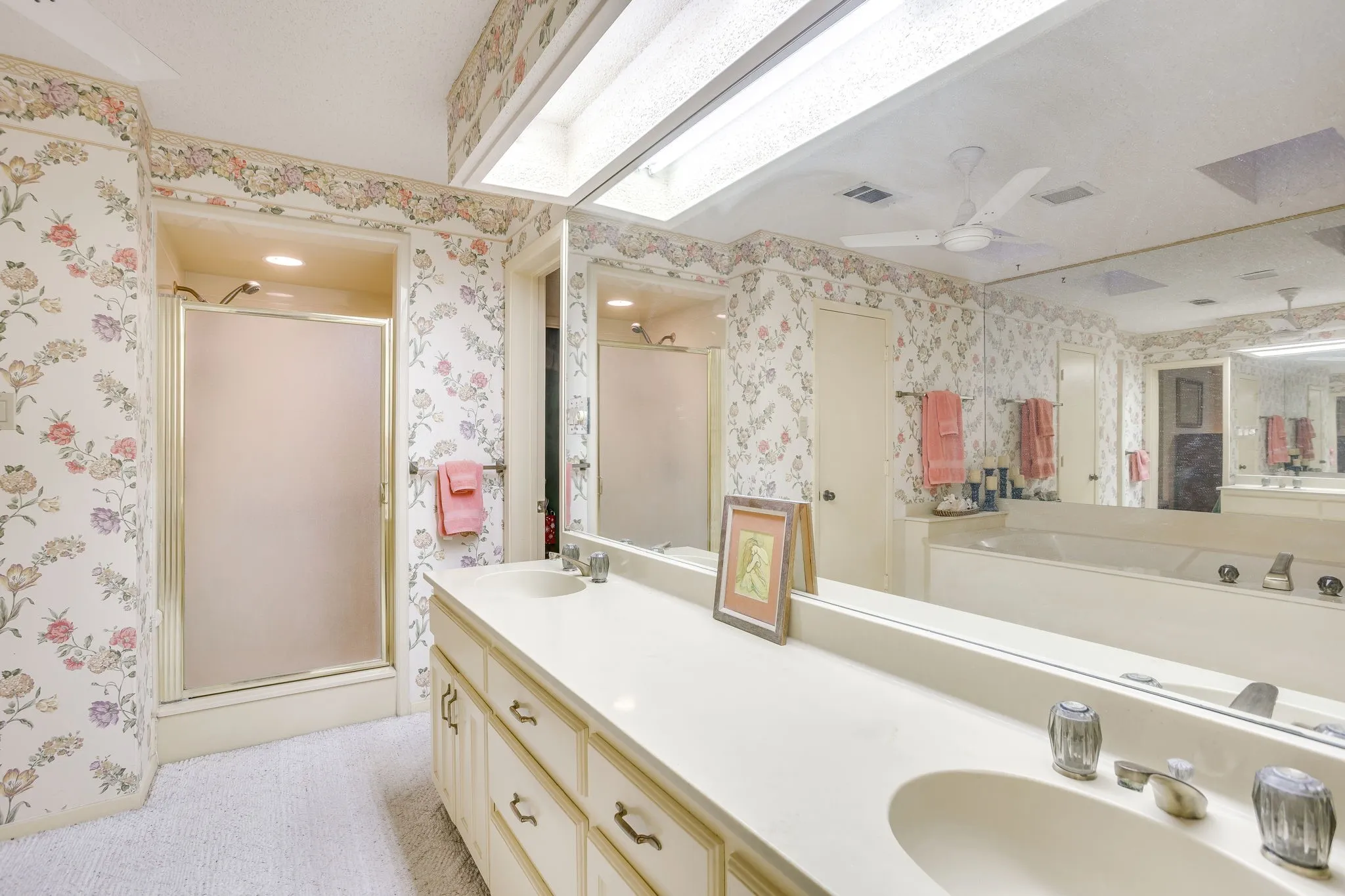 Single Family Residence For Sale in Tarrant County , 4155 Church Park Court, Fort Worth, Texas 76133, 4 Bedroom, 4 Bathroom, 2 Garage spaces, 3,344 Sqft, built in 1980, mls#21420555, Real Estate Agent in Fort Worth, Homes For Sale in Tarrant county, Homes For Sale in Fort Worth, Realtor in Fort Worth Texas, Real Estate Brokerage Independent Realty Texas, Luminita Cordes Realtor