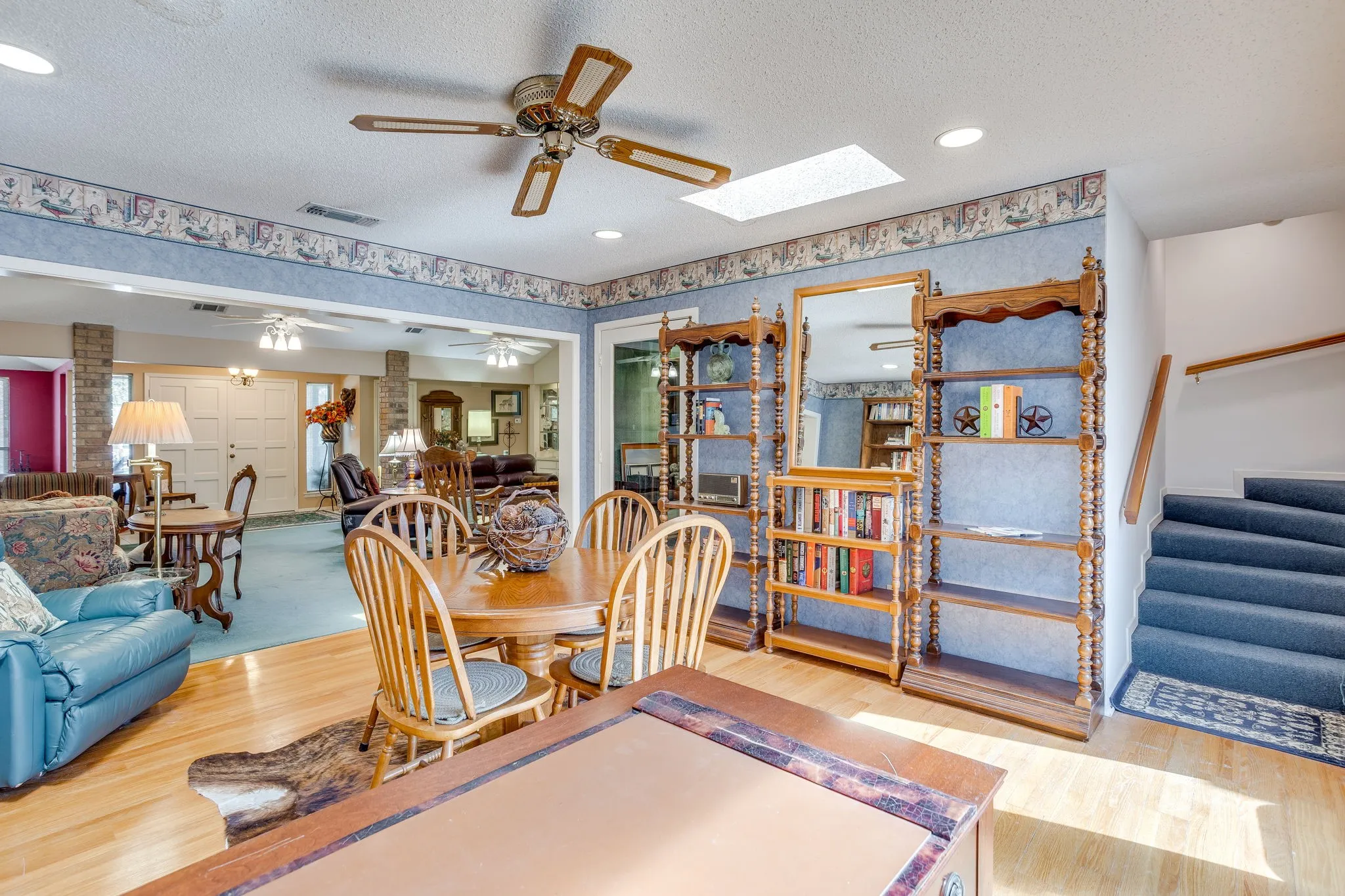 Single Family Residence For Sale in Tarrant County , 4155 Church Park Court, Fort Worth, Texas 76133, 4 Bedroom, 4 Bathroom, 2 Garage spaces, 3,344 Sqft, built in 1980, mls#21420555, Real Estate Agent in Fort Worth, Homes For Sale in Tarrant county, Homes For Sale in Fort Worth, Realtor in Fort Worth Texas, Real Estate Brokerage Independent Realty Texas, Luminita Cordes Realtor