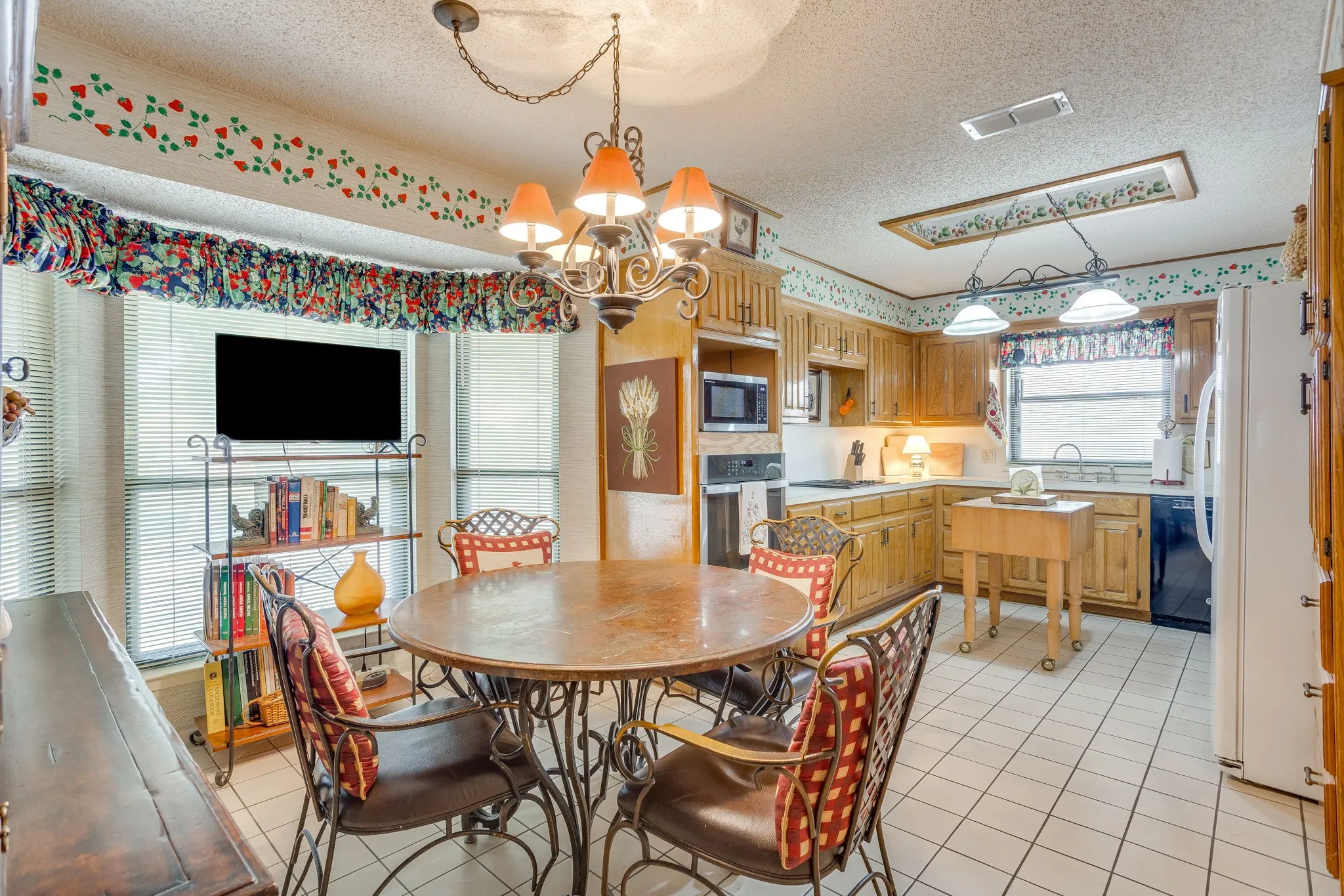 Single Family Residence For Sale in Tarrant County , 4155 Church Park Court, Fort Worth, Texas 76133, 4 Bedroom, 4 Bathroom, 2 Garage spaces, 3,344 Sqft, built in 1980, mls#21420555, Real Estate Agent in Fort Worth, Homes For Sale in Tarrant county, Homes For Sale in Fort Worth, Realtor in Fort Worth Texas, Real Estate Brokerage Independent Realty Texas, Luminita Cordes Realtor
