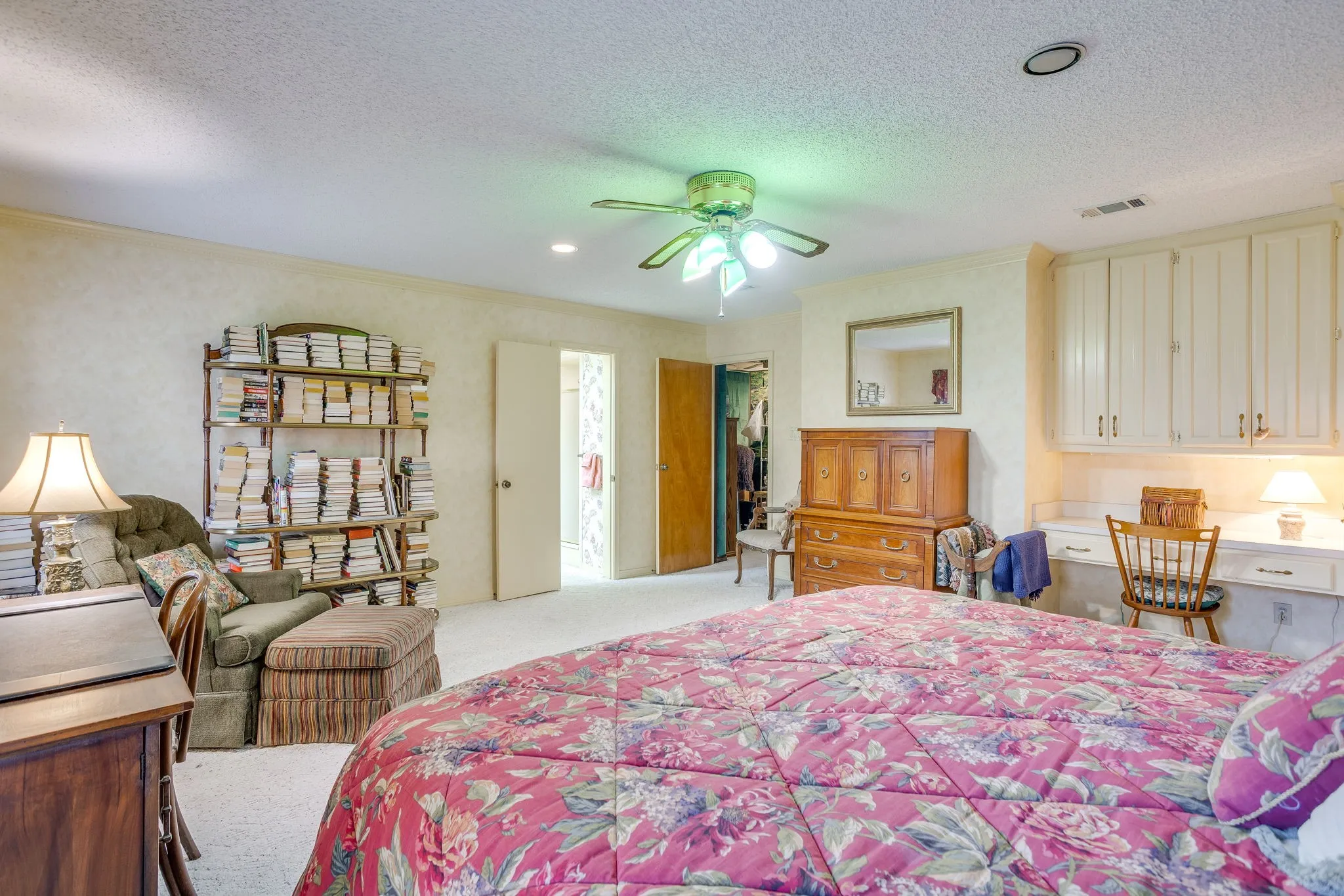 Single Family Residence For Sale in Tarrant County , 4155 Church Park Court, Fort Worth, Texas 76133, 4 Bedroom, 4 Bathroom, 2 Garage spaces, 3,344 Sqft, built in 1980, mls#21420555, Real Estate Agent in Fort Worth, Homes For Sale in Tarrant county, Homes For Sale in Fort Worth, Realtor in Fort Worth Texas, Real Estate Brokerage Independent Realty Texas, Luminita Cordes Realtor