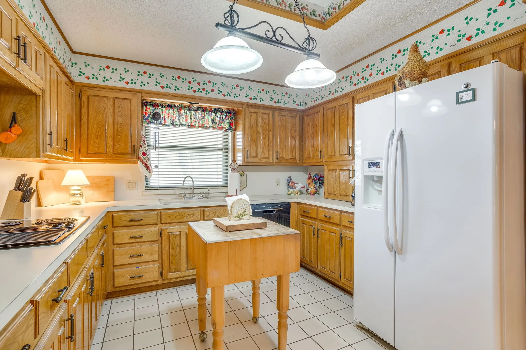 Single Family Residence For Sale in Tarrant County , 4155 Church Park Court, Fort Worth, Texas 76133, 4 Bedroom, 4 Bathroom, 2 Garage spaces, 3,344 Sqft, built in 1980, mls#21420555, Real Estate Agent in Fort Worth, Homes For Sale in Tarrant county, Homes For Sale in Fort Worth, Realtor in Fort Worth Texas, Real Estate Brokerage Independent Realty Texas, Luminita Cordes Realtor