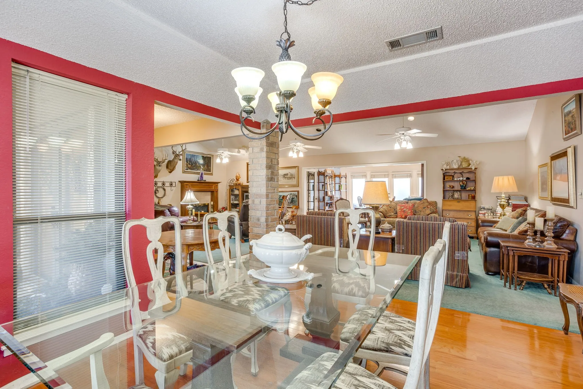 Single Family Residence For Sale in Tarrant County , 4155 Church Park Court, Fort Worth, Texas 76133, 4 Bedroom, 4 Bathroom, 2 Garage spaces, 3,344 Sqft, built in 1980, mls#21420555, Real Estate Agent in Fort Worth, Homes For Sale in Tarrant county, Homes For Sale in Fort Worth, Realtor in Fort Worth Texas, Real Estate Brokerage Independent Realty Texas, Luminita Cordes Realtor