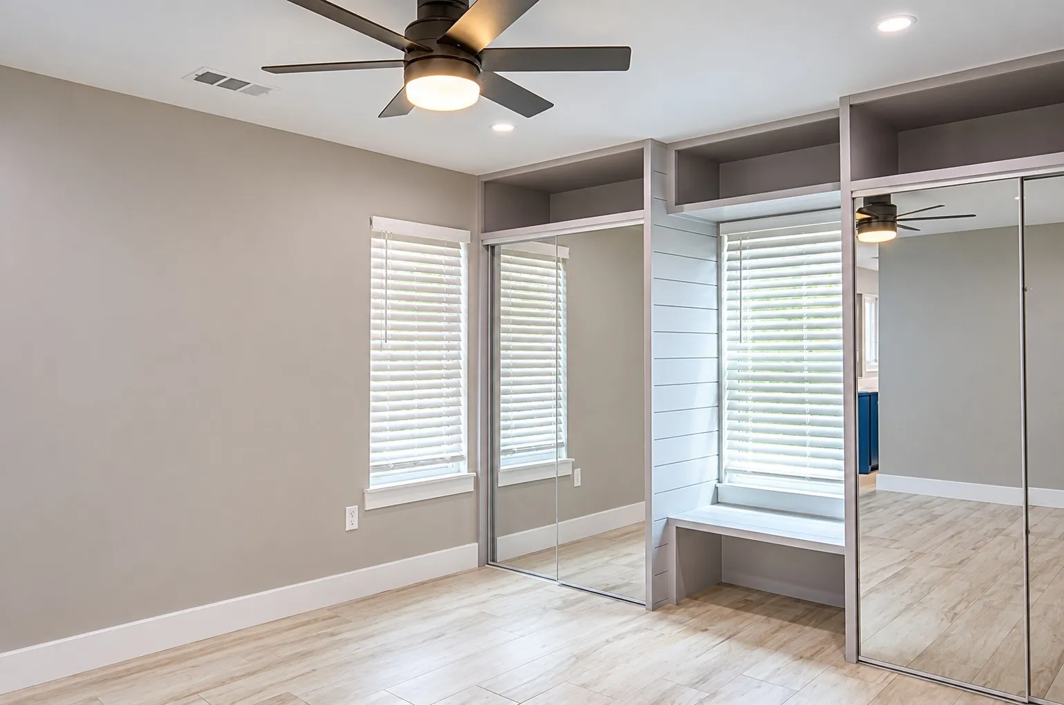 Single Family Residence For Sale in Dallas County , 4808 Terry Street, Dallas, Texas 75223, 4 Bedroom, 3 Bathroom, 3 Garage spaces, 2,174 Sqft, built in 2021, mls#21420637, Real Estate Agent in Dallas, Homes For Sale in Dallas county, Homes For Sale in Dallas, Realtor in Dallas Texas, Real Estate Brokerage Independent Realty Texas, Luminita Cordes Realtor
