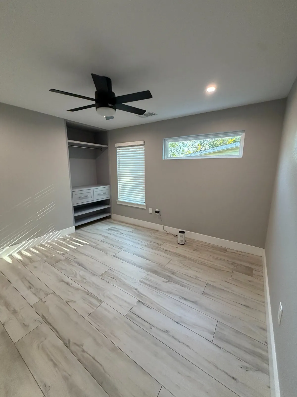 Single Family Residence For Sale in Dallas County , 4808 Terry Street, Dallas, Texas 75223, 4 Bedroom, 3 Bathroom, 3 Garage spaces, 2,174 Sqft, built in 2021, mls#21420637, Real Estate Agent in Dallas, Homes For Sale in Dallas county, Homes For Sale in Dallas, Realtor in Dallas Texas, Real Estate Brokerage Independent Realty Texas, Luminita Cordes Realtor