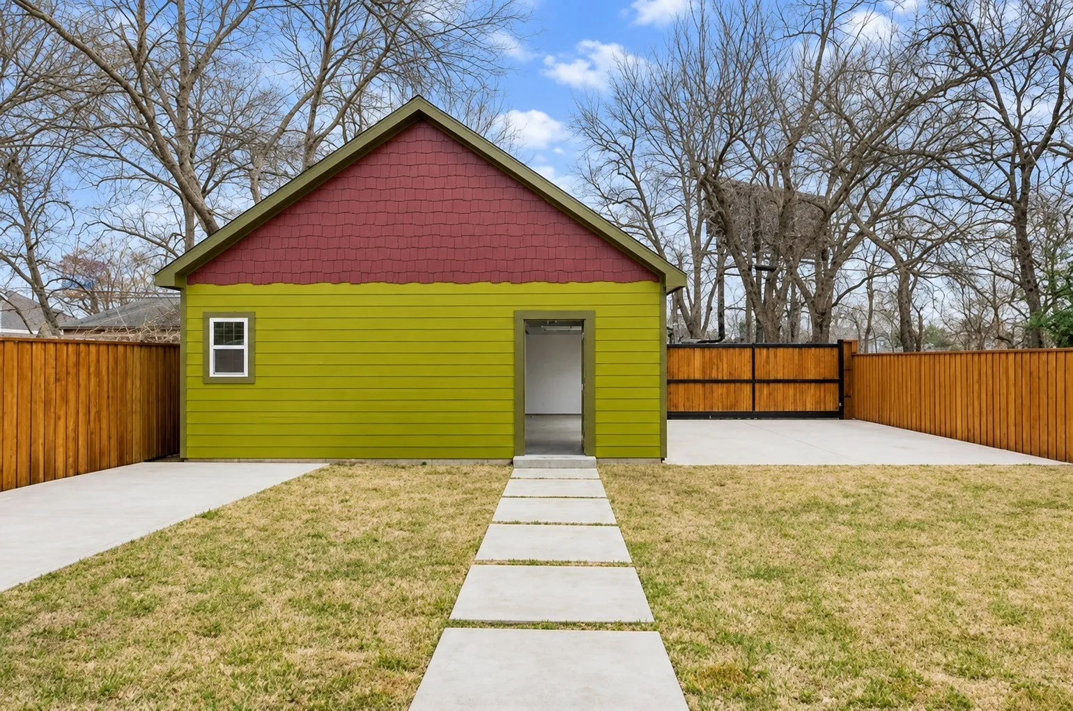 Single Family Residence For Sale in Dallas County , 4808 Terry Street, Dallas, Texas 75223, 4 Bedroom, 3 Bathroom, 3 Garage spaces, 2,174 Sqft, built in 2021, mls#21420637, Real Estate Agent in Dallas, Homes For Sale in Dallas county, Homes For Sale in Dallas, Realtor in Dallas Texas, Real Estate Brokerage Independent Realty Texas, Luminita Cordes Realtor