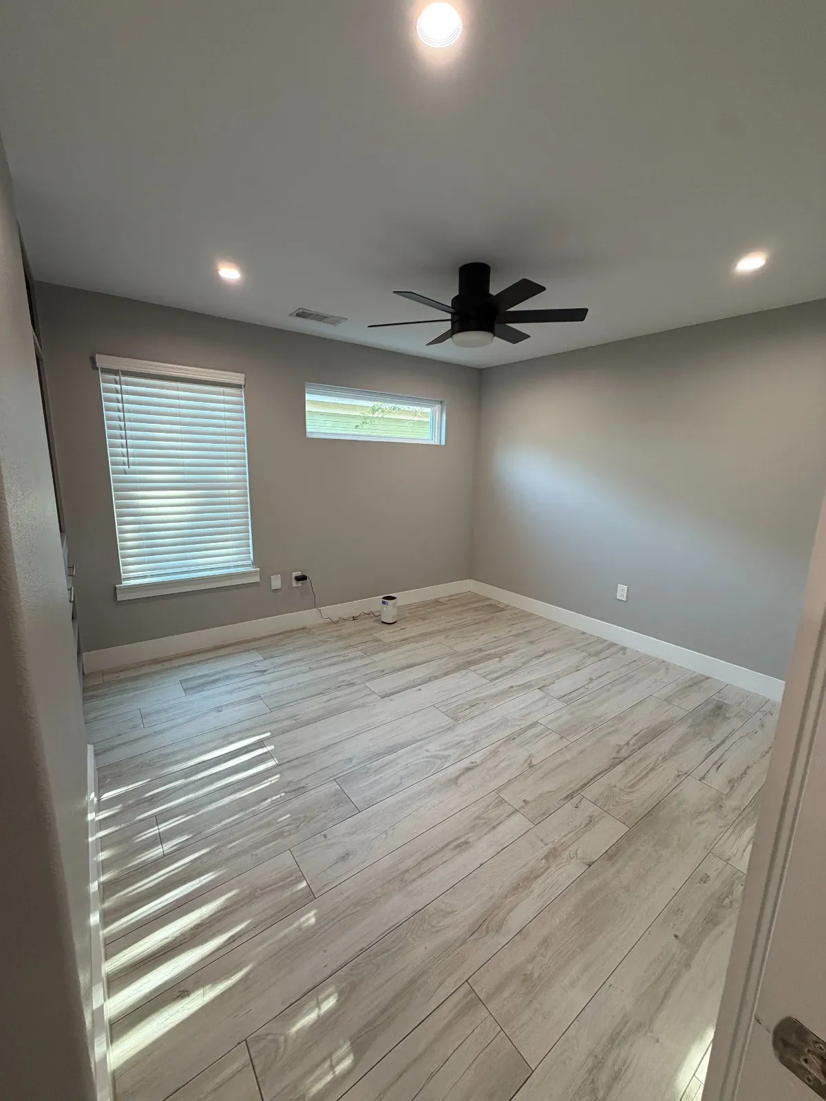 Single Family Residence For Sale in Dallas County , 4808 Terry Street, Dallas, Texas 75223, 4 Bedroom, 3 Bathroom, 3 Garage spaces, 2,174 Sqft, built in 2021, mls#21420637, Real Estate Agent in Dallas, Homes For Sale in Dallas county, Homes For Sale in Dallas, Realtor in Dallas Texas, Real Estate Brokerage Independent Realty Texas, Luminita Cordes Realtor