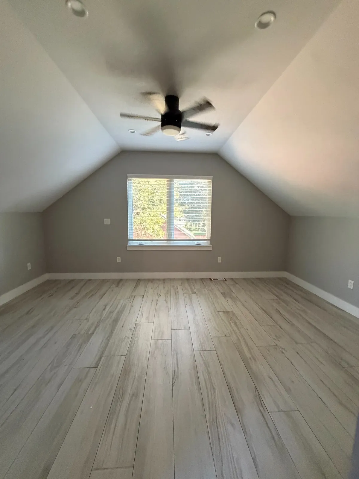 Single Family Residence For Sale in Dallas County , 4808 Terry Street, Dallas, Texas 75223, 4 Bedroom, 3 Bathroom, 3 Garage spaces, 2,174 Sqft, built in 2021, mls#21420637, Real Estate Agent in Dallas, Homes For Sale in Dallas county, Homes For Sale in Dallas, Realtor in Dallas Texas, Real Estate Brokerage Independent Realty Texas, Luminita Cordes Realtor