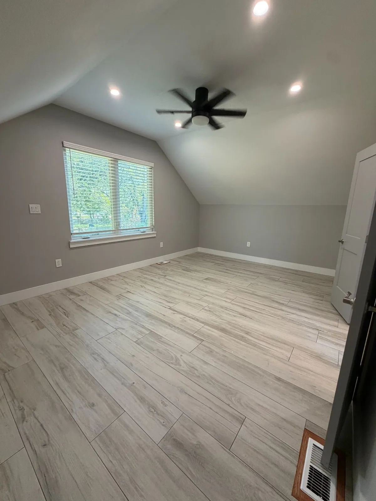 Single Family Residence For Sale in Dallas County , 4808 Terry Street, Dallas, Texas 75223, 4 Bedroom, 3 Bathroom, 3 Garage spaces, 2,174 Sqft, built in 2021, mls#21420637, Real Estate Agent in Dallas, Homes For Sale in Dallas county, Homes For Sale in Dallas, Realtor in Dallas Texas, Real Estate Brokerage Independent Realty Texas, Luminita Cordes Realtor
