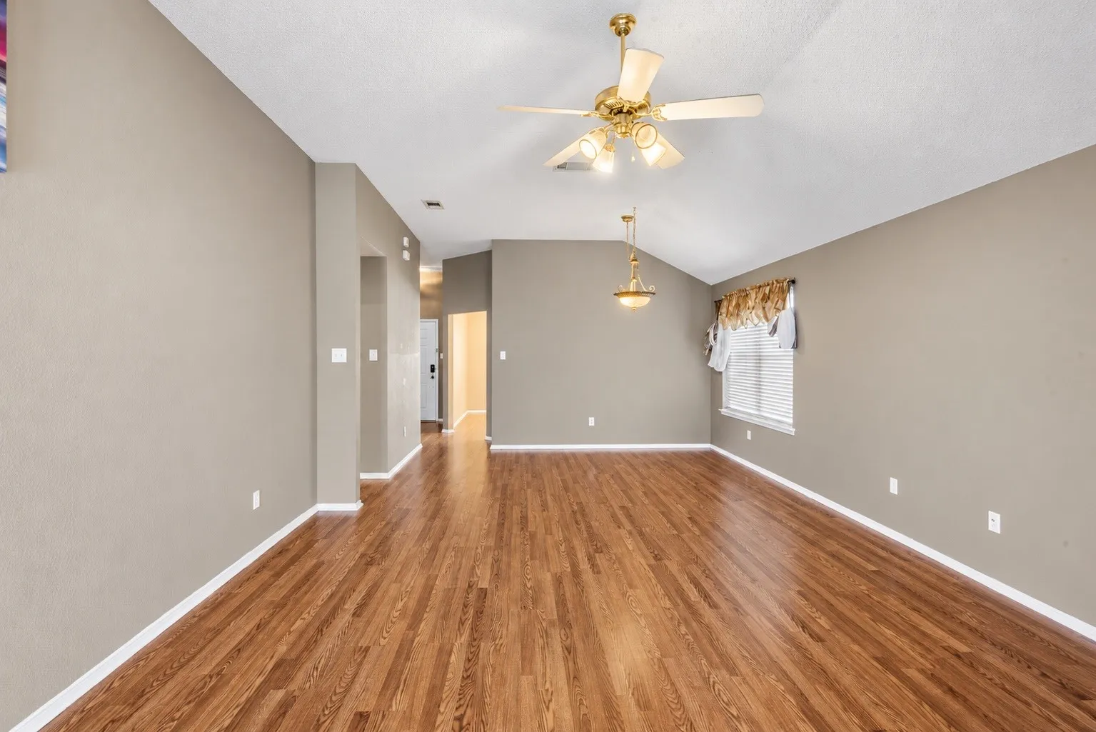 Single Family Residence For Rent in Tarrant County , 8404 Bowspirit, Fort Worth, Texas 76053, 3 Bedroom, 2 Bathroom, 2 Garage spaces, 1,546 Sqft, built in 2003, mls#21420640, Real Estate Agent in Fort Worth, Homes For Rent in Tarrant county, Homes For Rent in Fort Worth, Realtor in Fort Worth Texas, Real Estate Brokerage Independent Realty Texas, Luminita Cordes Realtor