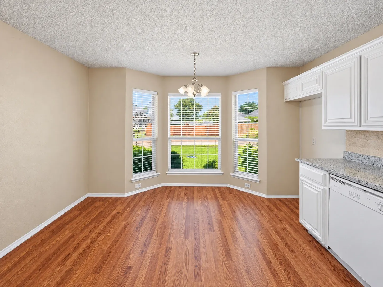 Single Family Residence For Rent in Tarrant County , 8404 Bowspirit, Fort Worth, Texas 76053, 3 Bedroom, 2 Bathroom, 2 Garage spaces, 1,546 Sqft, built in 2003, mls#21420640, Real Estate Agent in Fort Worth, Homes For Rent in Tarrant county, Homes For Rent in Fort Worth, Realtor in Fort Worth Texas, Real Estate Brokerage Independent Realty Texas, Luminita Cordes Realtor