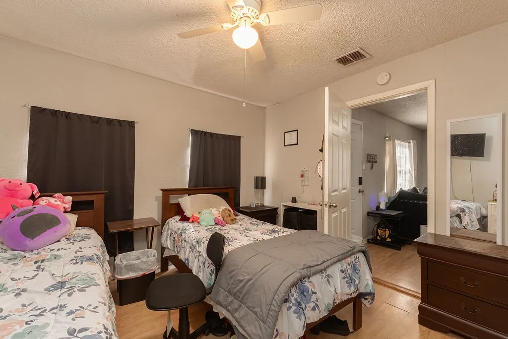 Single Family Residence For Sale in Hunt County , 1210 Pollard Street, Greenville, Texas 75401, 3 Bedroom, 2 Bathroom, Garage spaces, 1,140 Sqft, built in 1970, mls#21420631, Real Estate Agent in Greenville, Homes For Sale in Hunt county, Homes For Sale in Greenville, Realtor in Greenville Texas, Real Estate Brokerage Independent Realty Texas, Luminita Cordes Realtor
