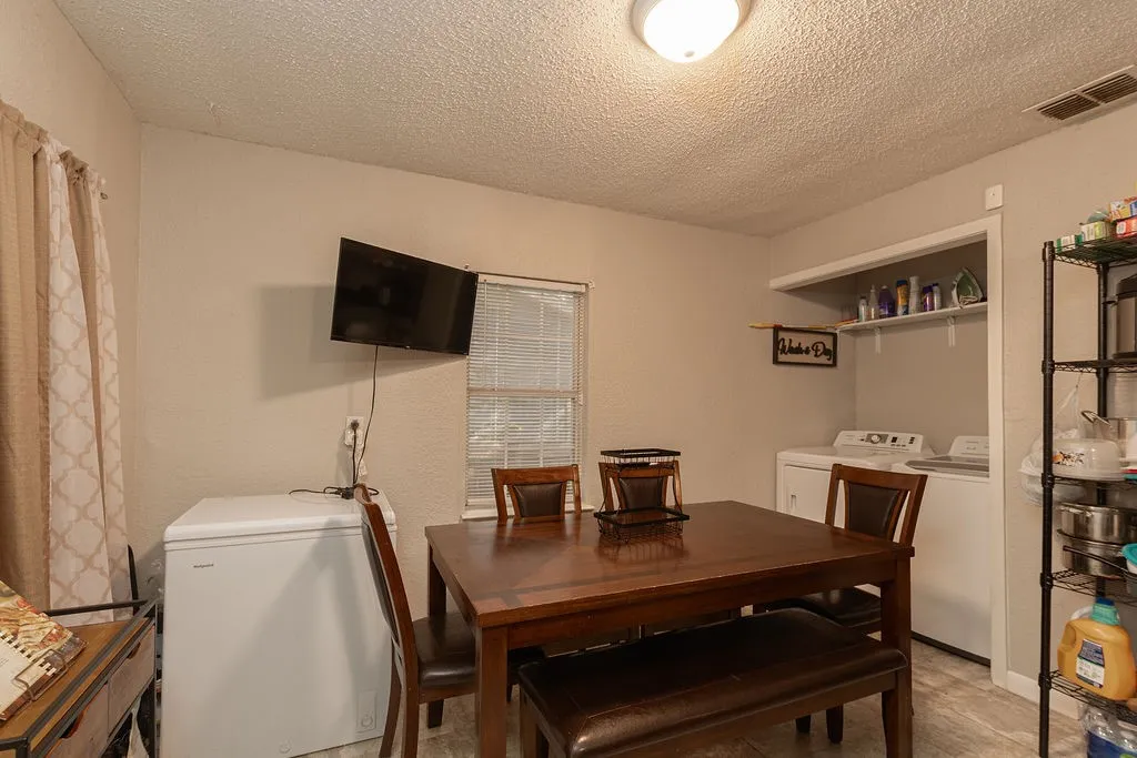 Single Family Residence For Sale in Hunt County , 1210 Pollard Street, Greenville, Texas 75401, 3 Bedroom, 2 Bathroom, Garage spaces, 1,140 Sqft, built in 1970, mls#21420631, Real Estate Agent in Greenville, Homes For Sale in Hunt county, Homes For Sale in Greenville, Realtor in Greenville Texas, Real Estate Brokerage Independent Realty Texas, Luminita Cordes Realtor