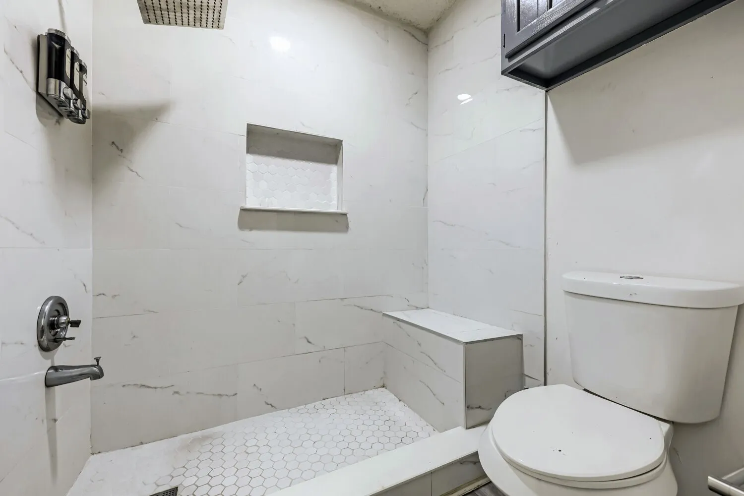 Townhouse For Sale in Tarrant County , 2409 Summer Place Drive, Arlington, Texas 76014, 2 Bedroom, 2 Bathroom, Garage spaces, 1,227 Sqft, built in 1985, mls#21418361, Real Estate Agent in Arlington, Homes For Sale in Tarrant county, Homes For Sale in Arlington, Realtor in Arlington Texas, Real Estate Brokerage Independent Realty Texas, Luminita Cordes Realtor