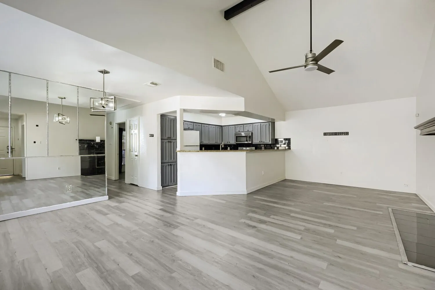 Townhouse For Sale in Tarrant County , 2409 Summer Place Drive, Arlington, Texas 76014, 2 Bedroom, 2 Bathroom, Garage spaces, 1,227 Sqft, built in 1985, mls#21418361, Real Estate Agent in Arlington, Homes For Sale in Tarrant county, Homes For Sale in Arlington, Realtor in Arlington Texas, Real Estate Brokerage Independent Realty Texas, Luminita Cordes Realtor