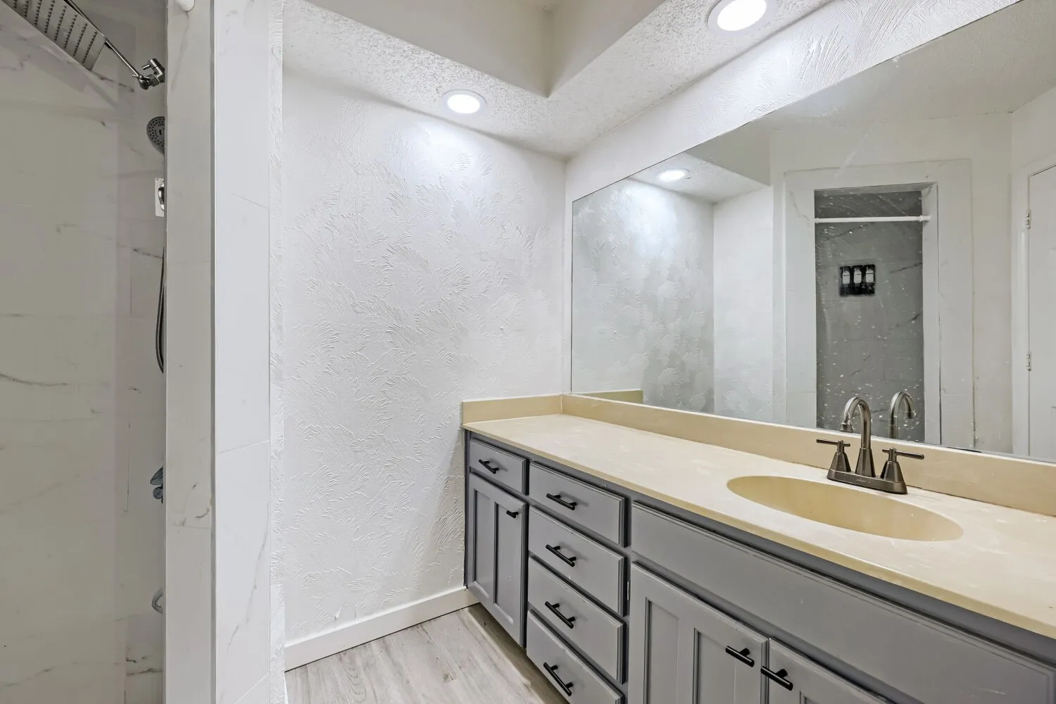 Townhouse For Sale in Tarrant County , 2409 Summer Place Drive, Arlington, Texas 76014, 2 Bedroom, 2 Bathroom, Garage spaces, 1,227 Sqft, built in 1985, mls#21418361, Real Estate Agent in Arlington, Homes For Sale in Tarrant county, Homes For Sale in Arlington, Realtor in Arlington Texas, Real Estate Brokerage Independent Realty Texas, Luminita Cordes Realtor