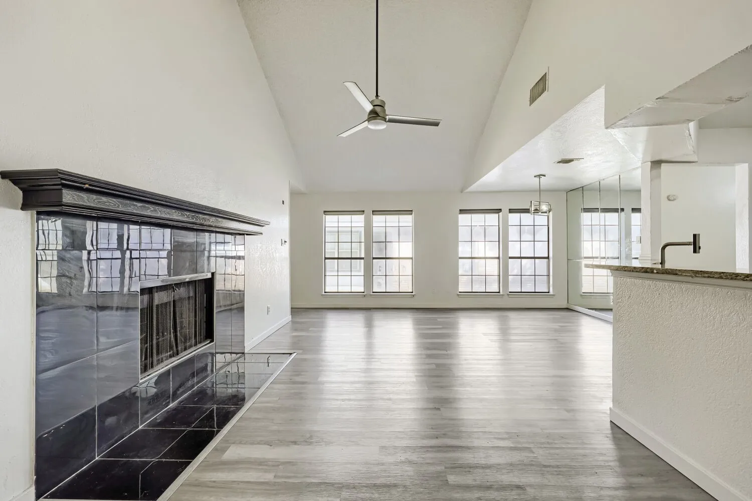 Townhouse For Sale in Tarrant County , 2409 Summer Place Drive, Arlington, Texas 76014, 2 Bedroom, 2 Bathroom, Garage spaces, 1,227 Sqft, built in 1985, mls#21418361, Real Estate Agent in Arlington, Homes For Sale in Tarrant county, Homes For Sale in Arlington, Realtor in Arlington Texas, Real Estate Brokerage Independent Realty Texas, Luminita Cordes Realtor