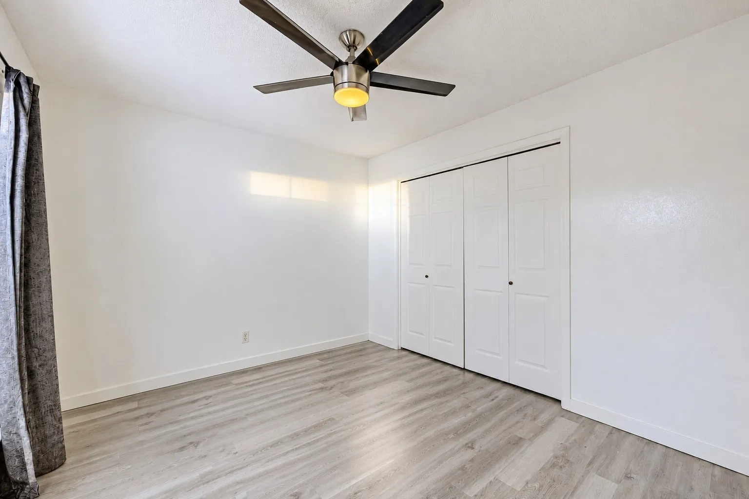 Townhouse For Sale in Tarrant County , 2409 Summer Place Drive, Arlington, Texas 76014, 2 Bedroom, 2 Bathroom, Garage spaces, 1,227 Sqft, built in 1985, mls#21418361, Real Estate Agent in Arlington, Homes For Sale in Tarrant county, Homes For Sale in Arlington, Realtor in Arlington Texas, Real Estate Brokerage Independent Realty Texas, Luminita Cordes Realtor