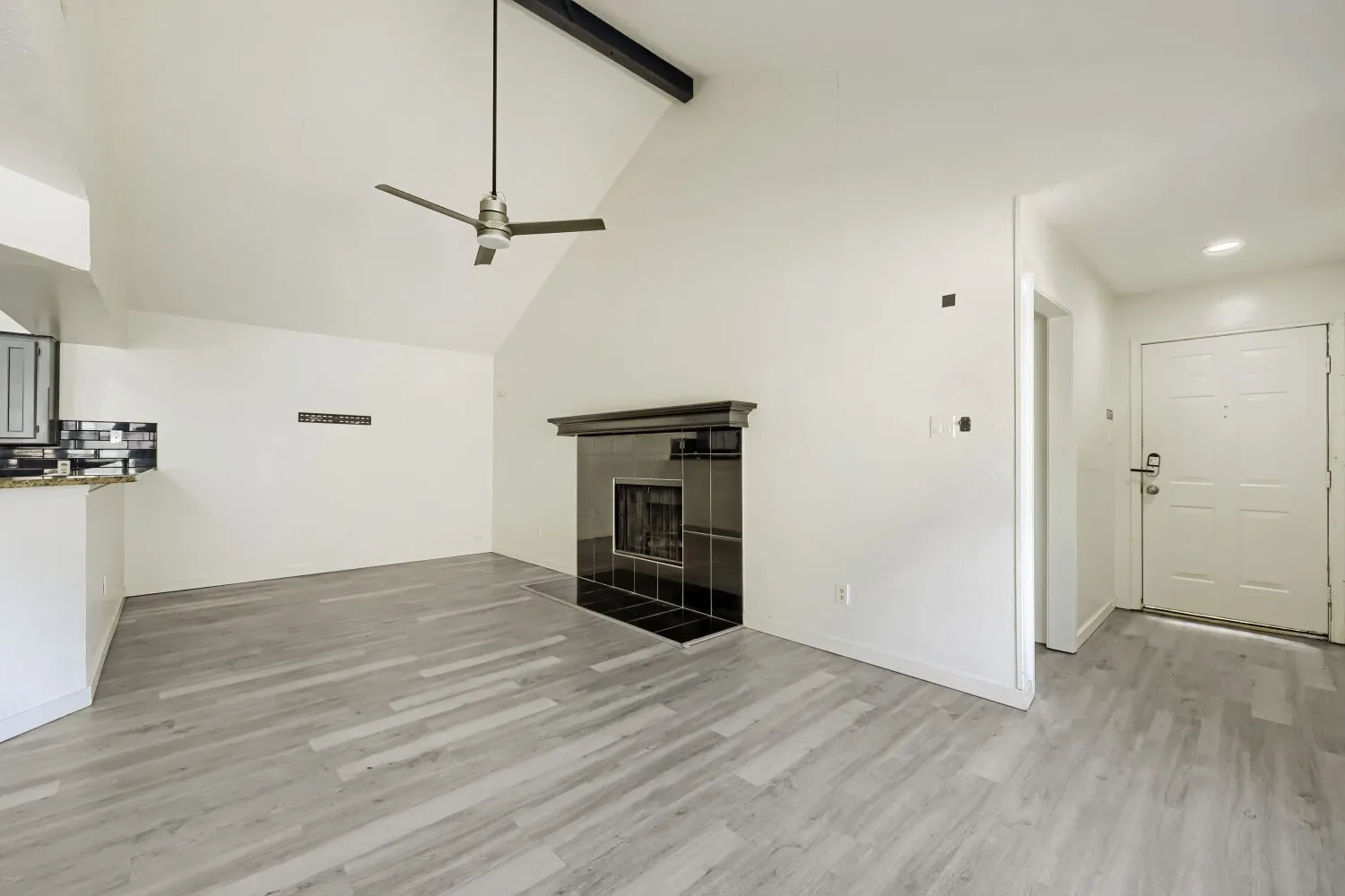 Townhouse For Sale in Tarrant County , 2409 Summer Place Drive, Arlington, Texas 76014, 2 Bedroom, 2 Bathroom, Garage spaces, 1,227 Sqft, built in 1985, mls#21418361, Real Estate Agent in Arlington, Homes For Sale in Tarrant county, Homes For Sale in Arlington, Realtor in Arlington Texas, Real Estate Brokerage Independent Realty Texas, Luminita Cordes Realtor