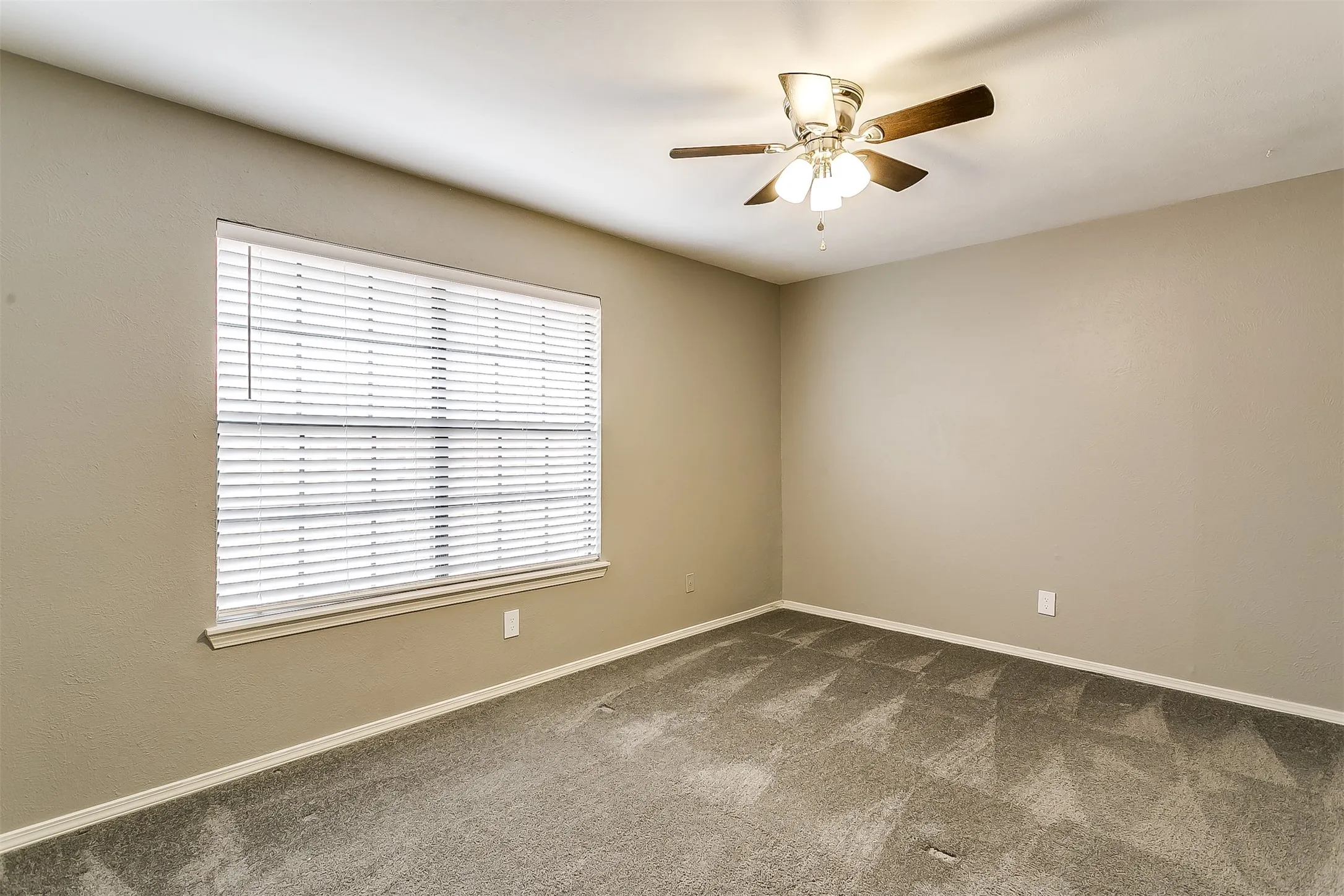 Single Family Residence For Rent in Collin County , 4429 Junction Drive, Plano, Texas 75093, 3 Bedroom, 2 Bathroom, 2 Garage spaces, 1,486 Sqft, built in 1983, mls#21418318, Real Estate Agent in Plano, Homes For Rent in Collin county, Homes For Rent in Plano, Realtor in Plano Texas, Real Estate Brokerage Independent Realty Texas, Luminita Cordes Realtor