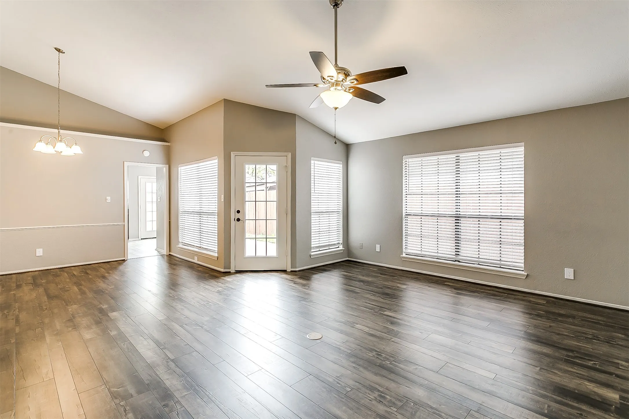 Single Family Residence For Rent in Collin County , 4429 Junction Drive, Plano, Texas 75093, 3 Bedroom, 2 Bathroom, 2 Garage spaces, 1,486 Sqft, built in 1983, mls#21418318, Real Estate Agent in Plano, Homes For Rent in Collin county, Homes For Rent in Plano, Realtor in Plano Texas, Real Estate Brokerage Independent Realty Texas, Luminita Cordes Realtor