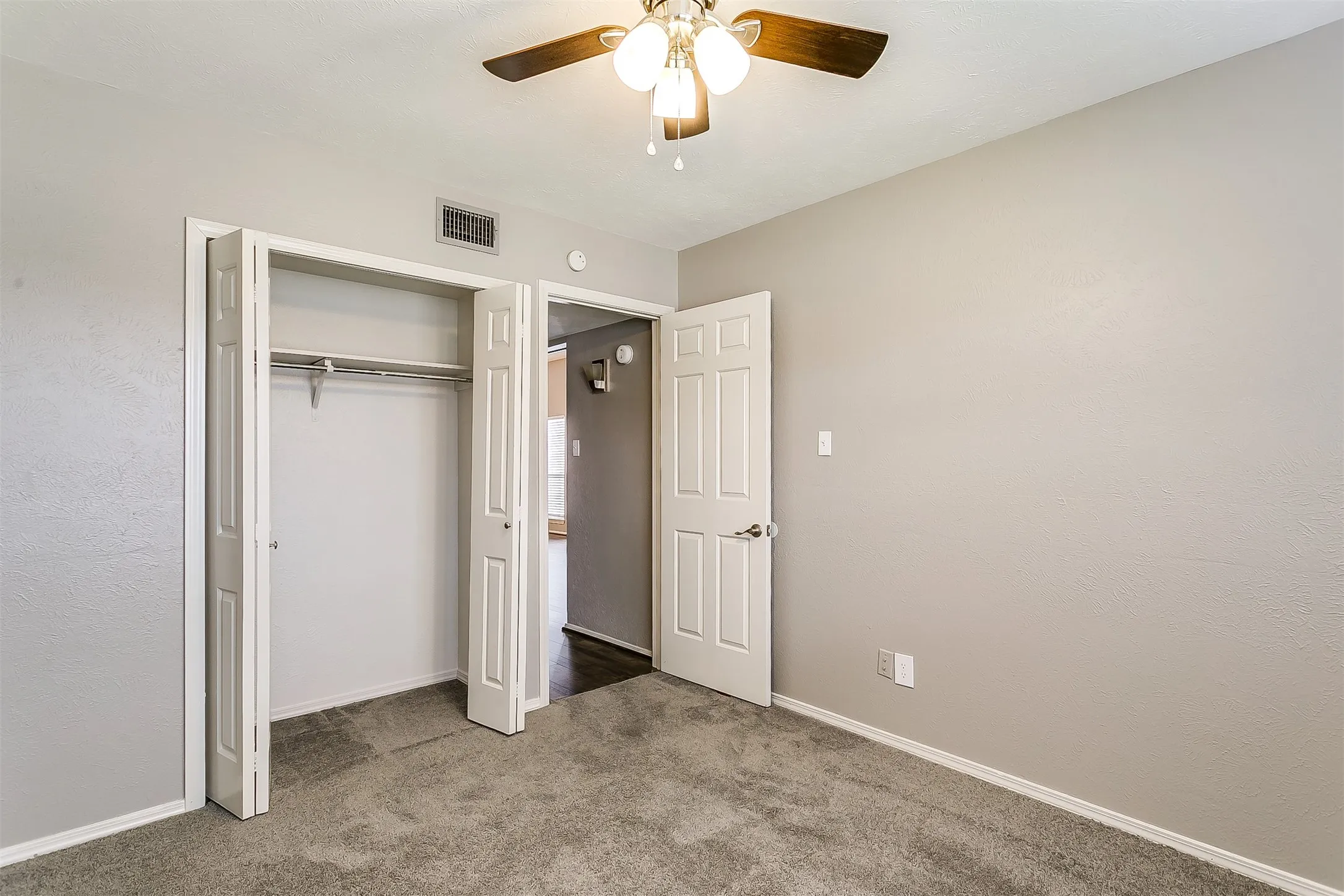 Single Family Residence For Rent in Collin County , 4429 Junction Drive, Plano, Texas 75093, 3 Bedroom, 2 Bathroom, 2 Garage spaces, 1,486 Sqft, built in 1983, mls#21418318, Real Estate Agent in Plano, Homes For Rent in Collin county, Homes For Rent in Plano, Realtor in Plano Texas, Real Estate Brokerage Independent Realty Texas, Luminita Cordes Realtor