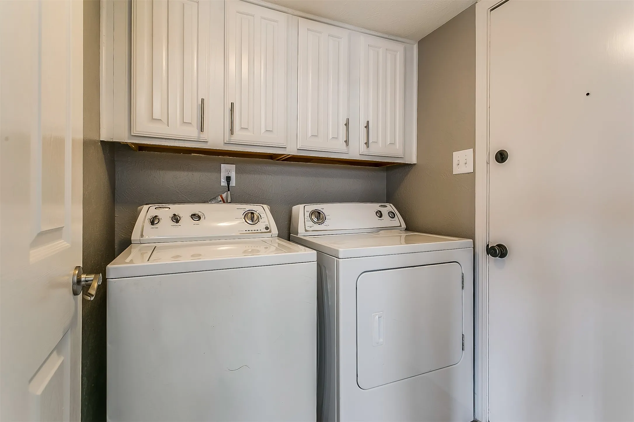 Single Family Residence For Rent in Collin County , 4429 Junction Drive, Plano, Texas 75093, 3 Bedroom, 2 Bathroom, 2 Garage spaces, 1,486 Sqft, built in 1983, mls#21418318, Real Estate Agent in Plano, Homes For Rent in Collin county, Homes For Rent in Plano, Realtor in Plano Texas, Real Estate Brokerage Independent Realty Texas, Luminita Cordes Realtor