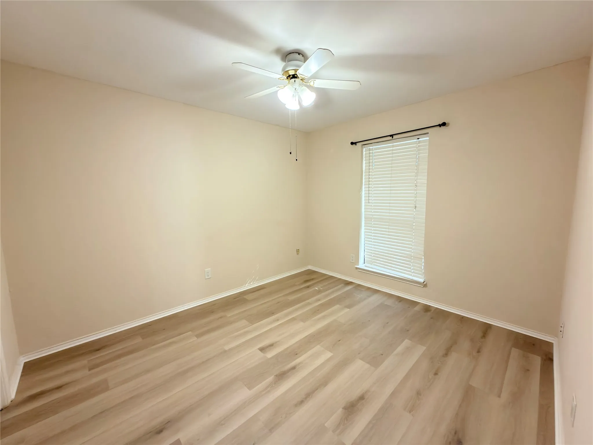 Single Family Residence For Rent in Collin County , 4109 Twilight Trail, Plano, Texas 75093, 4 Bedroom, 3 Bathroom, 2 Garage spaces, 2,013 Sqft, built in 1979, mls#21420650, Real Estate Agent in Plano, Homes For Rent in Collin county, Homes For Rent in Plano, Realtor in Plano Texas, Real Estate Brokerage Independent Realty Texas, Luminita Cordes Realtor