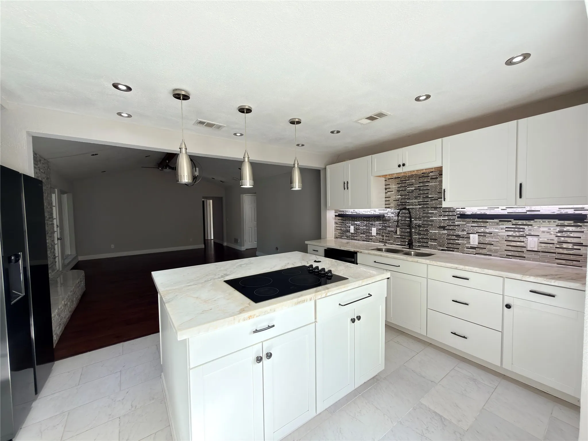 Single Family Residence For Rent in Collin County , 4109 Twilight Trail, Plano, Texas 75093, 4 Bedroom, 3 Bathroom, 2 Garage spaces, 2,013 Sqft, built in 1979, mls#21420650, Real Estate Agent in Plano, Homes For Rent in Collin county, Homes For Rent in Plano, Realtor in Plano Texas, Real Estate Brokerage Independent Realty Texas, Luminita Cordes Realtor