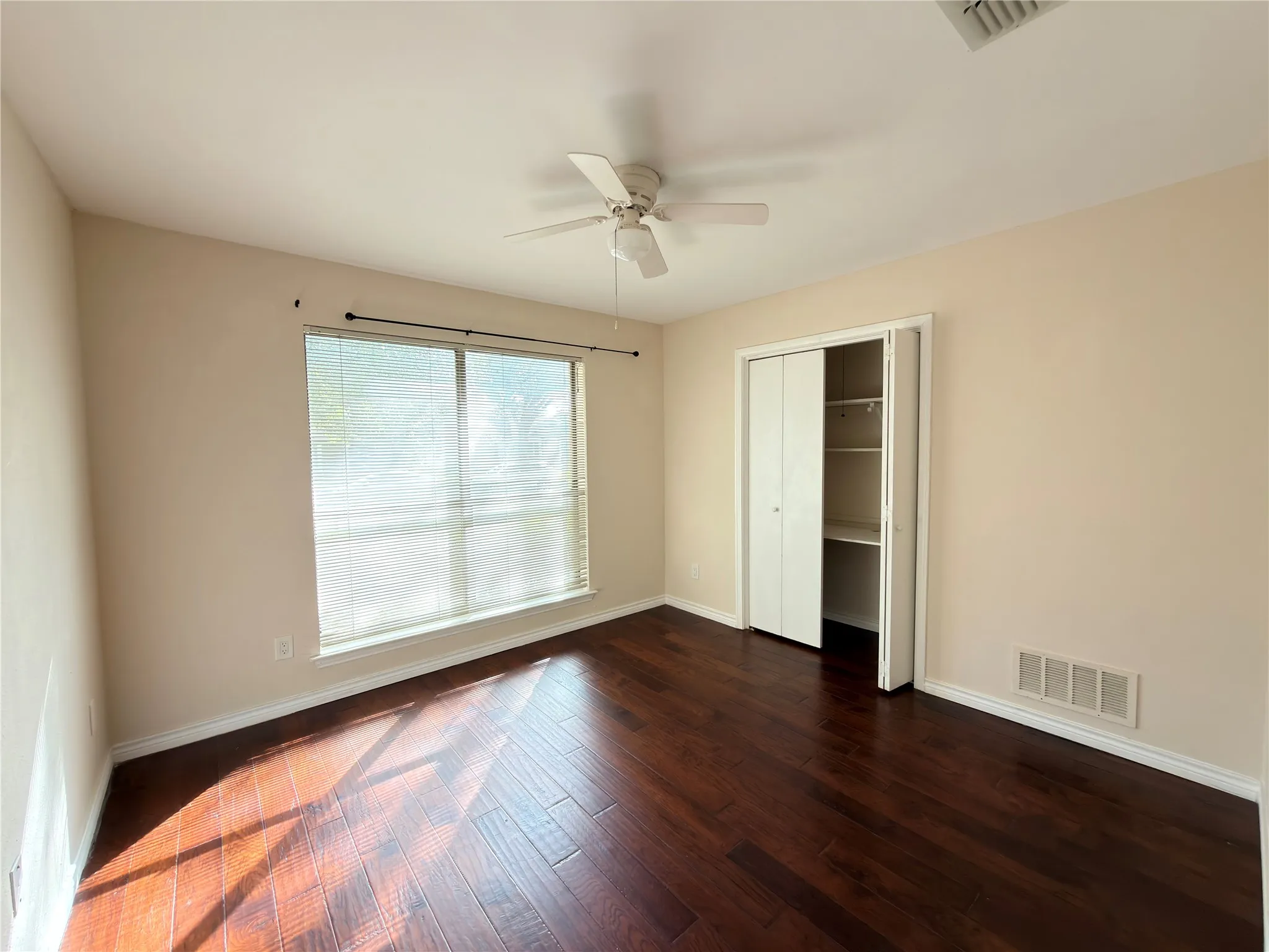 Single Family Residence For Rent in Collin County , 4109 Twilight Trail, Plano, Texas 75093, 4 Bedroom, 3 Bathroom, 2 Garage spaces, 2,013 Sqft, built in 1979, mls#21420650, Real Estate Agent in Plano, Homes For Rent in Collin county, Homes For Rent in Plano, Realtor in Plano Texas, Real Estate Brokerage Independent Realty Texas, Luminita Cordes Realtor