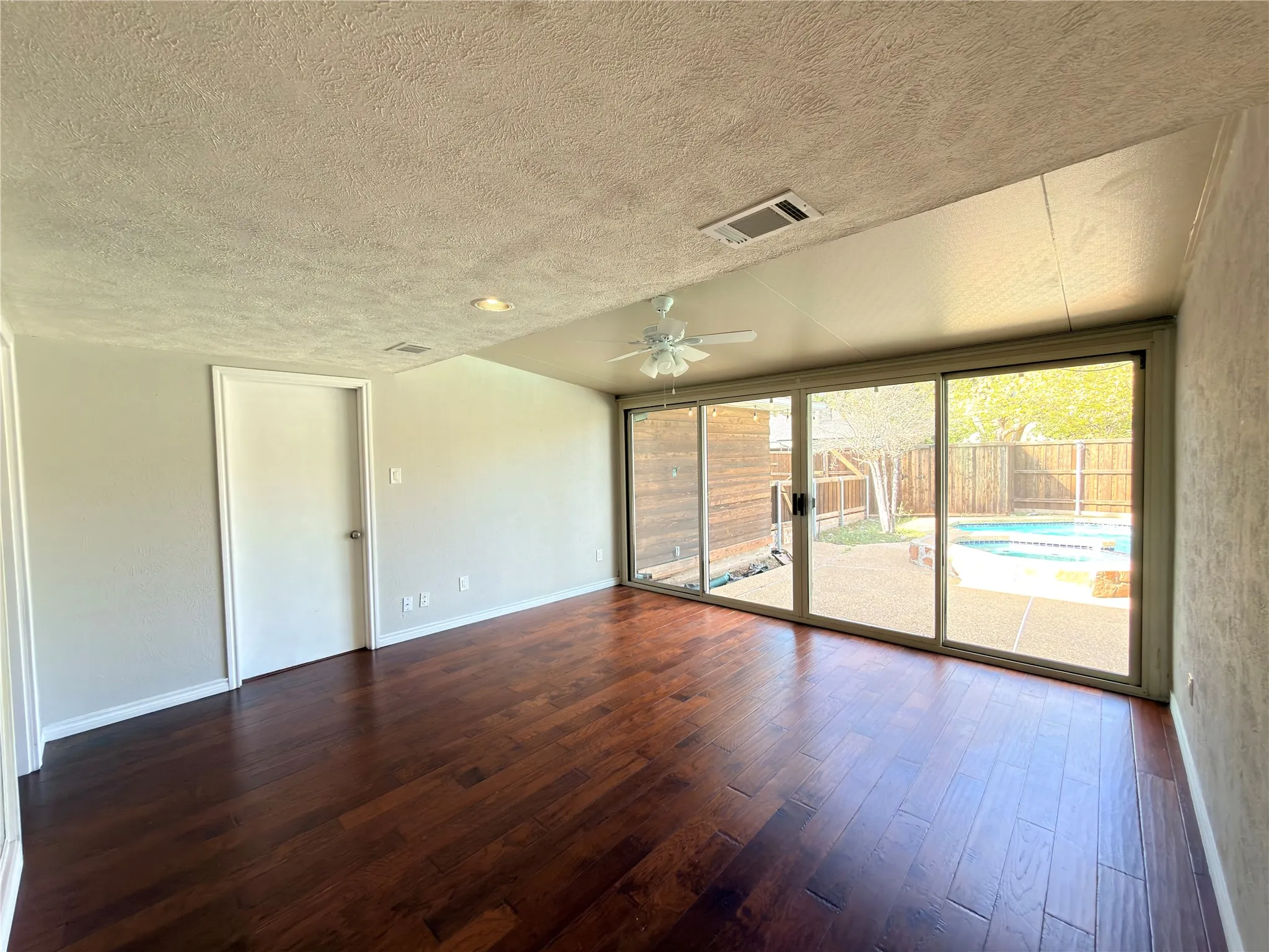 Single Family Residence For Rent in Collin County , 4109 Twilight Trail, Plano, Texas 75093, 4 Bedroom, 3 Bathroom, 2 Garage spaces, 2,013 Sqft, built in 1979, mls#21420650, Real Estate Agent in Plano, Homes For Rent in Collin county, Homes For Rent in Plano, Realtor in Plano Texas, Real Estate Brokerage Independent Realty Texas, Luminita Cordes Realtor