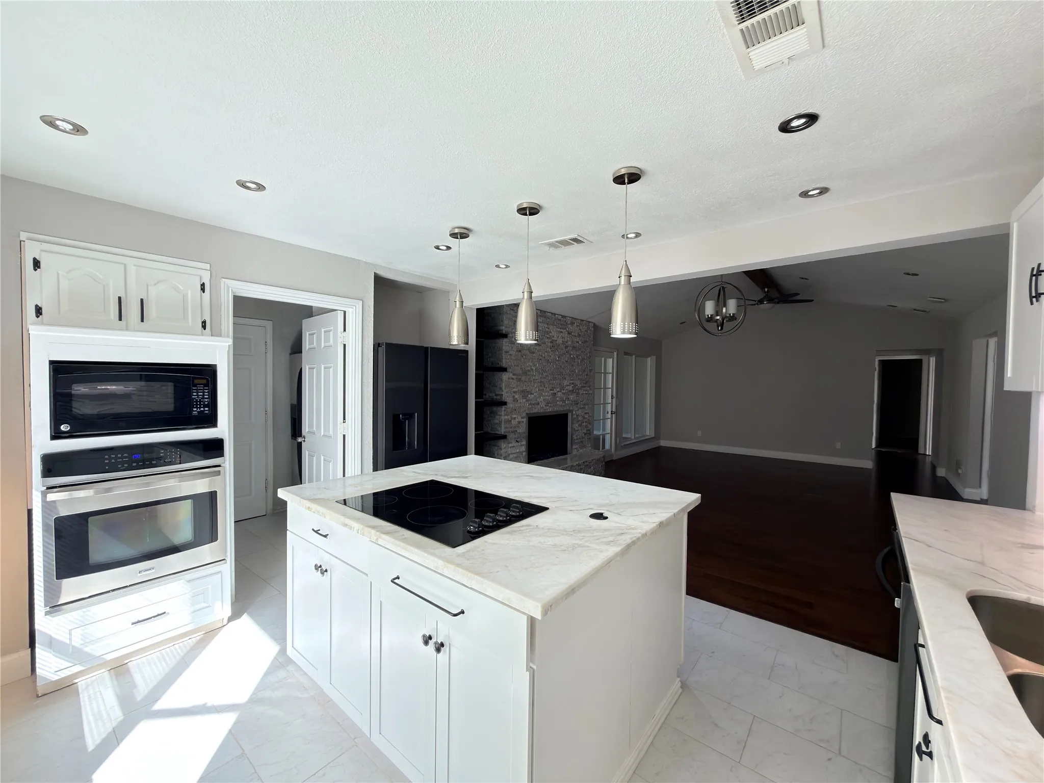 Single Family Residence For Rent in Collin County , 4109 Twilight Trail, Plano, Texas 75093, 4 Bedroom, 3 Bathroom, 2 Garage spaces, 2,013 Sqft, built in 1979, mls#21420650, Real Estate Agent in Plano, Homes For Rent in Collin county, Homes For Rent in Plano, Realtor in Plano Texas, Real Estate Brokerage Independent Realty Texas, Luminita Cordes Realtor