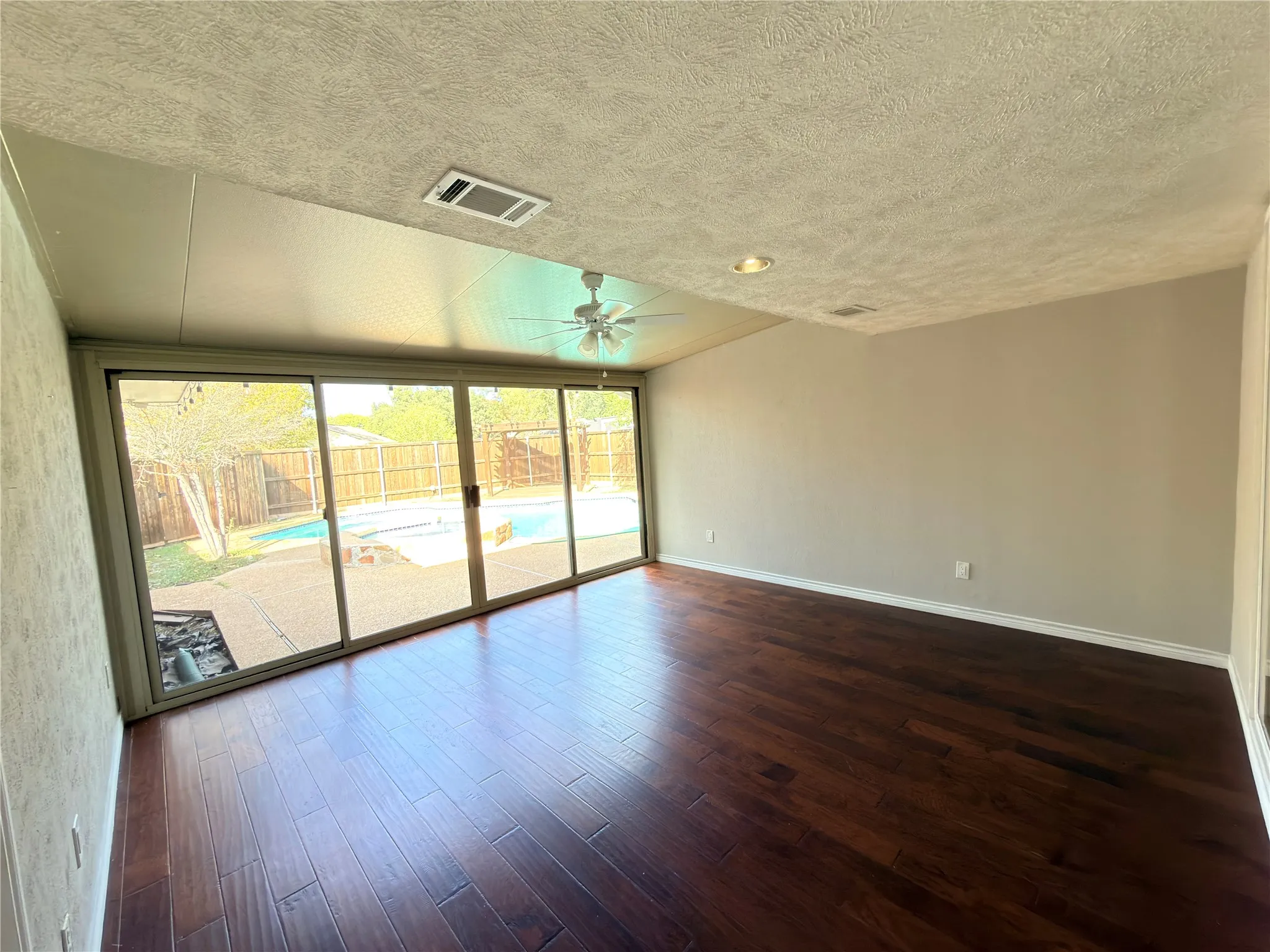 Single Family Residence For Rent in Collin County , 4109 Twilight Trail, Plano, Texas 75093, 4 Bedroom, 3 Bathroom, 2 Garage spaces, 2,013 Sqft, built in 1979, mls#21420650, Real Estate Agent in Plano, Homes For Rent in Collin county, Homes For Rent in Plano, Realtor in Plano Texas, Real Estate Brokerage Independent Realty Texas, Luminita Cordes Realtor