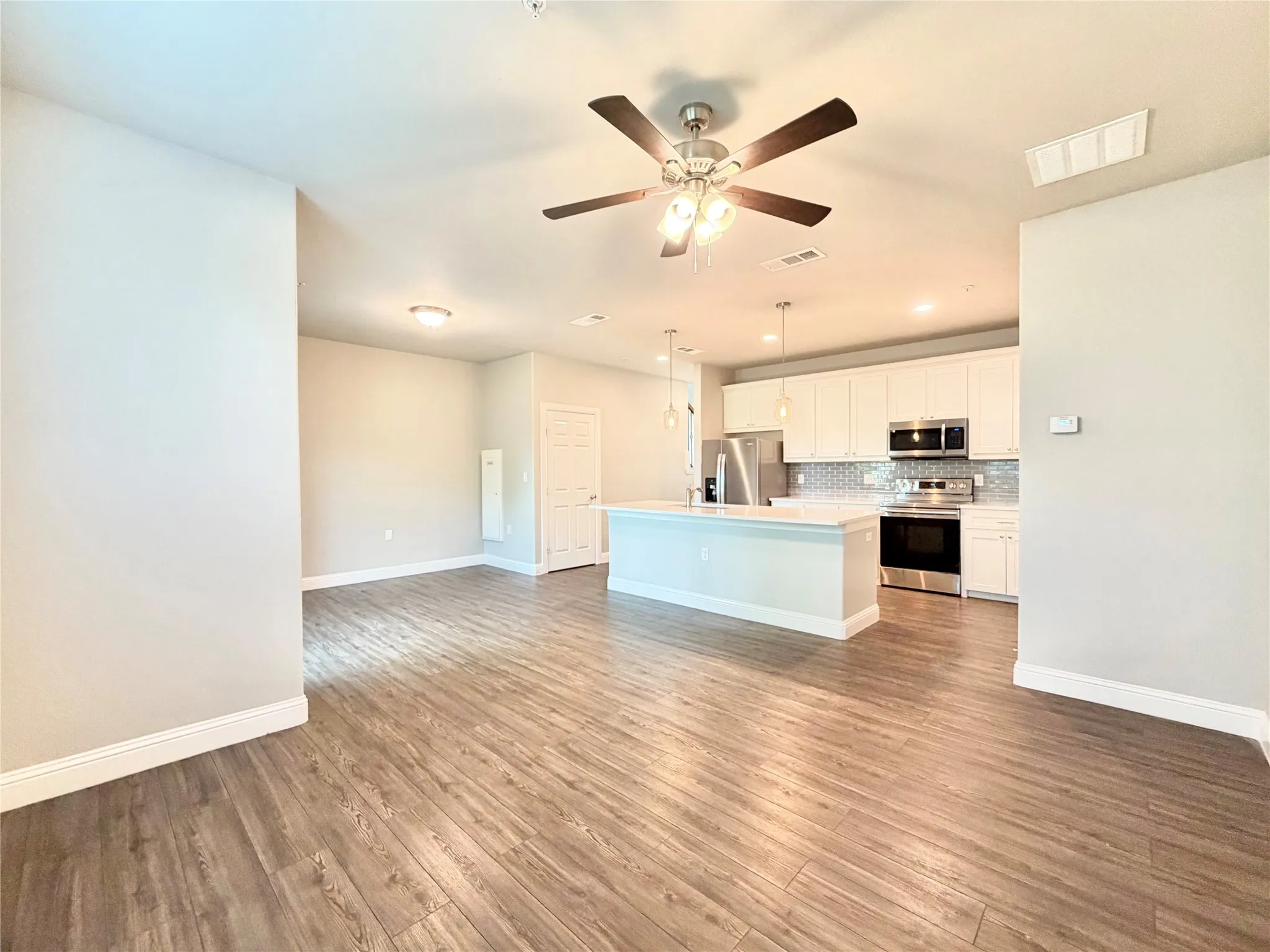 Townhouse For Rent in Denton County , 1601 Riney Road, Denton, Texas 76207, 3 Bedroom, 3 Bathroom, Garage spaces, 17,210 Sqft, built in 2019, mls#21416120, Real Estate Agent in Denton, Homes For Rent in Denton county, Homes For Rent in Denton, Realtor in Denton Texas, Real Estate Brokerage Independent Realty Texas, Luminita Cordes Realtor