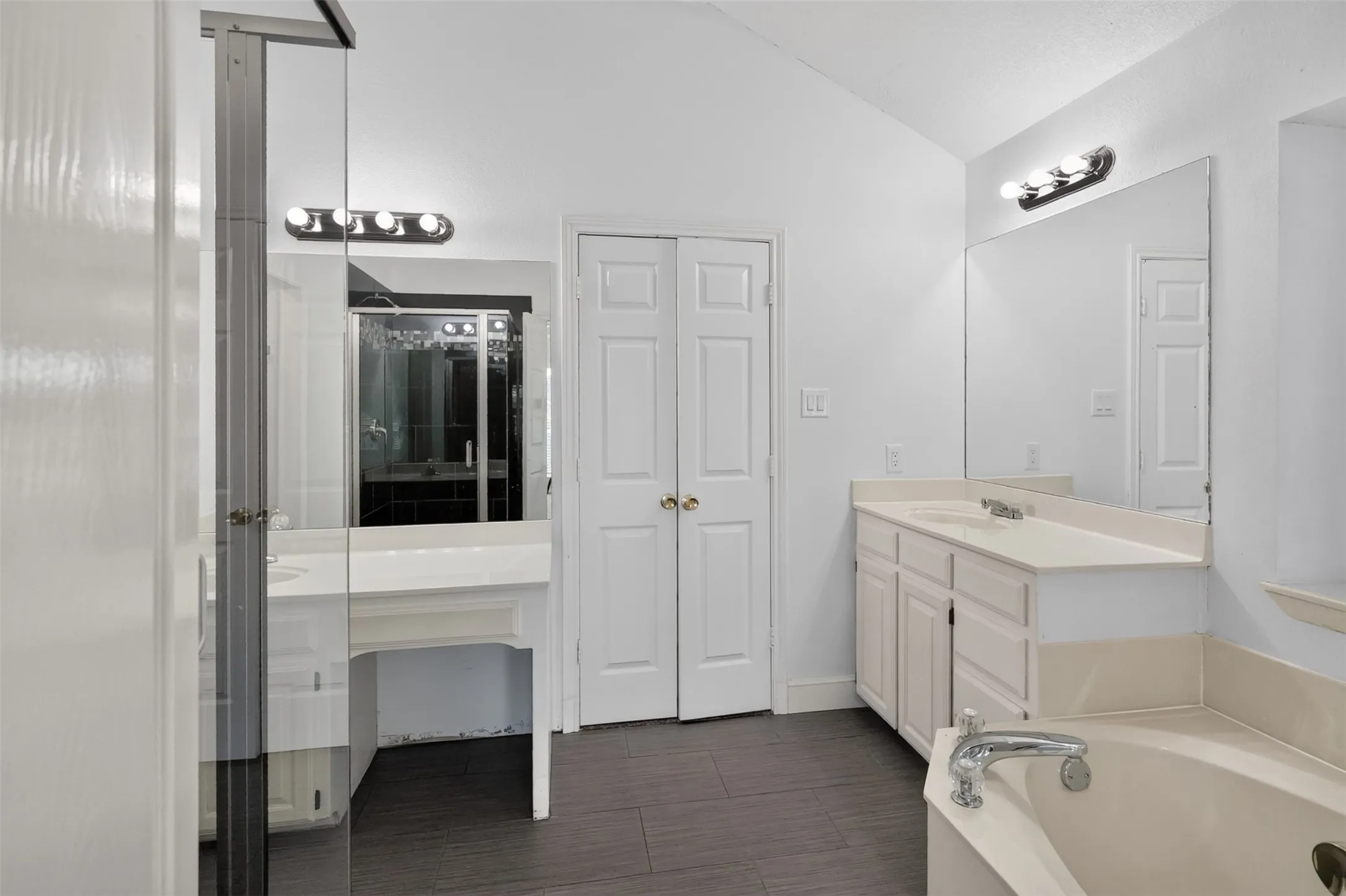 Single Family Residence For Rent in Tarrant County , 3608 Parkmead Drive, Arlington, Texas 76014, 3 Bedroom, 2 Bathroom, 2 Garage spaces, 1,652 Sqft, built in 1991, mls#21420657, Real Estate Agent in Arlington, Homes For Rent in Tarrant county, Homes For Rent in Arlington, Realtor in Arlington Texas, Real Estate Brokerage Independent Realty Texas, Luminita Cordes Realtor