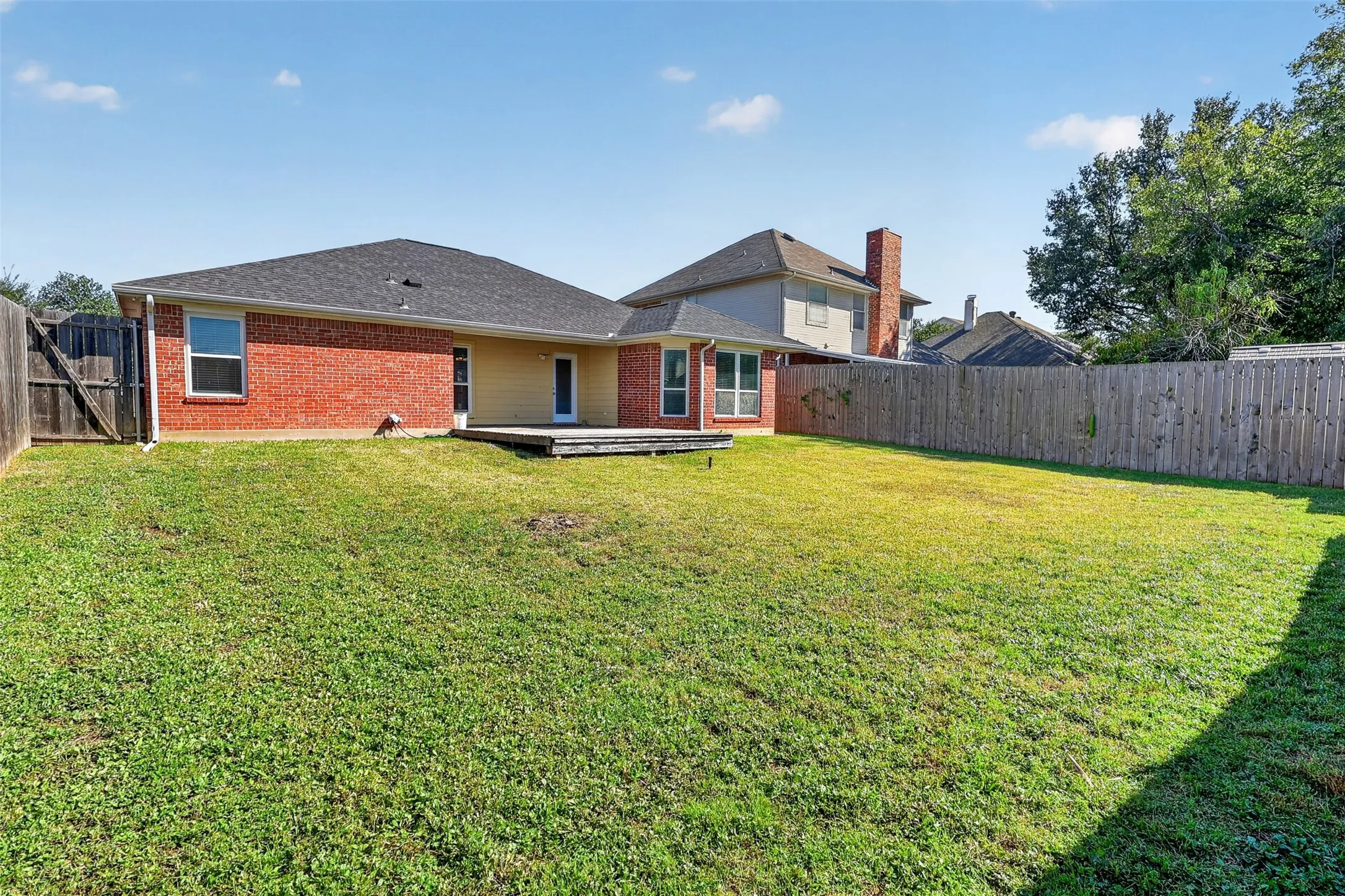 Single Family Residence For Rent in Tarrant County , 3608 Parkmead Drive, Arlington, Texas 76014, 3 Bedroom, 2 Bathroom, 2 Garage spaces, 1,652 Sqft, built in 1991, mls#21420657, Real Estate Agent in Arlington, Homes For Rent in Tarrant county, Homes For Rent in Arlington, Realtor in Arlington Texas, Real Estate Brokerage Independent Realty Texas, Luminita Cordes Realtor
