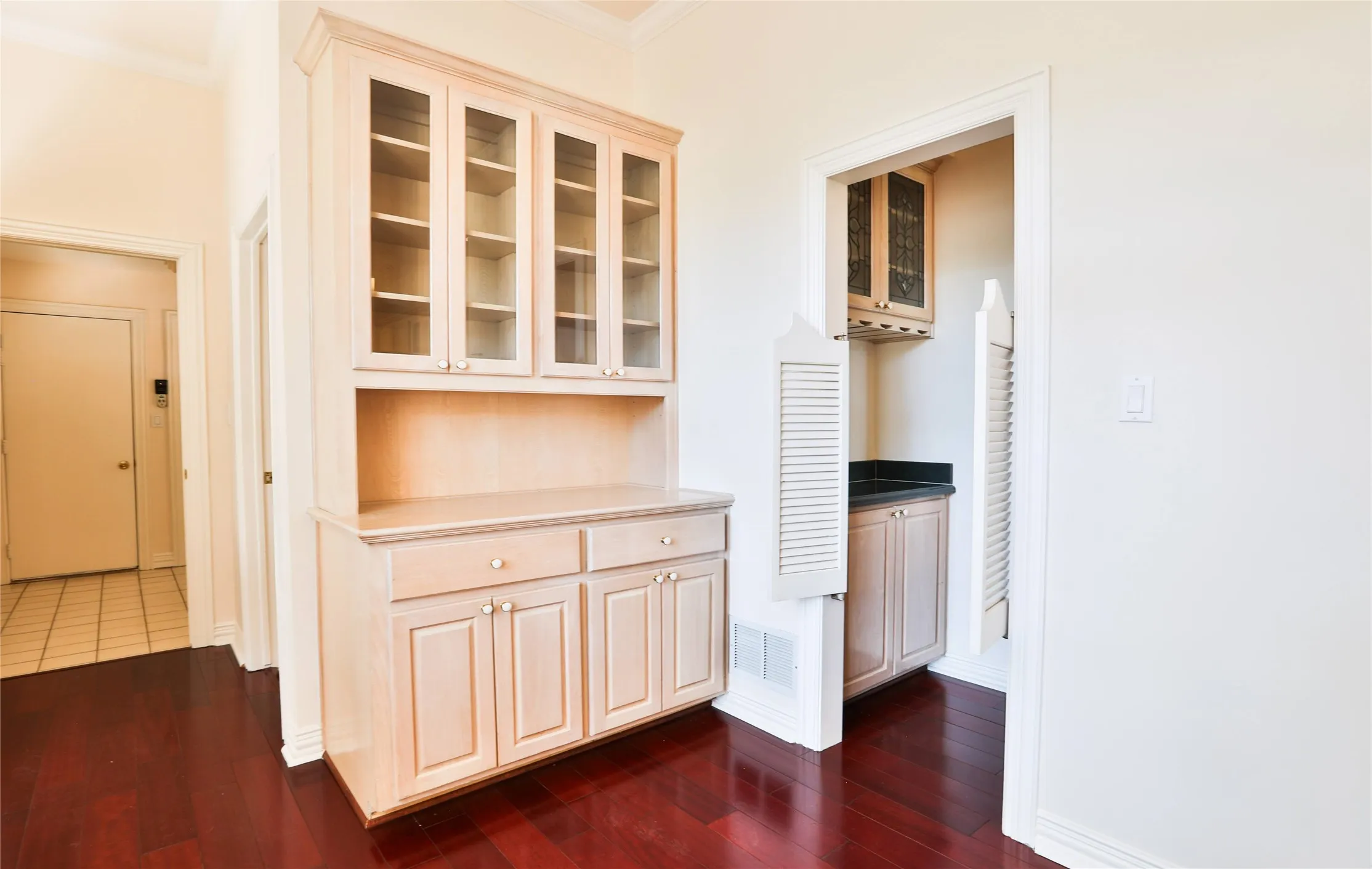 Single Family Residence For Sale in Tarrant County , 1102 Cedarbrook Drive, Arlington, Texas 76006, 4 Bedroom, 5 Bathroom, 3 Garage spaces, 3,364 Sqft, built in 1993, mls#21415032, Real Estate Agent in Arlington, Homes For Sale in Tarrant county, Homes For Sale in Arlington, Realtor in Arlington Texas, Real Estate Brokerage Independent Realty Texas, Luminita Cordes Realtor