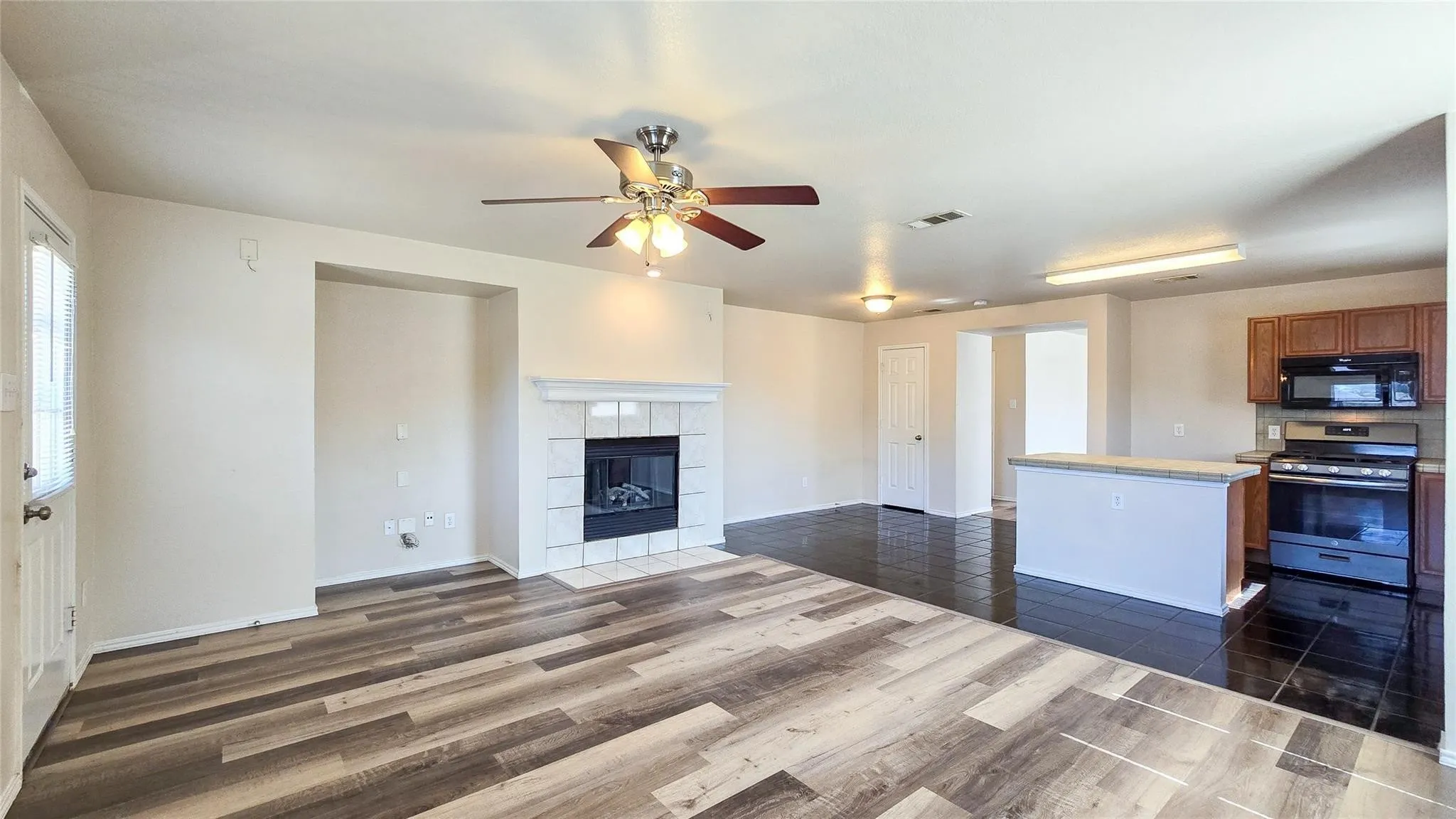 Single Family Residence For Rent in Collin County , 12453 Peak Circle, Frisco, Texas 75035, 3 Bedroom, 2 Bathroom, 2 Garage spaces, 1,793 Sqft, built in 2005, mls#21420663, Real Estate Agent in Frisco, Homes For Rent in Collin county, Homes For Rent in Frisco, Realtor in Frisco Texas, Real Estate Brokerage Independent Realty Texas, Luminita Cordes Realtor