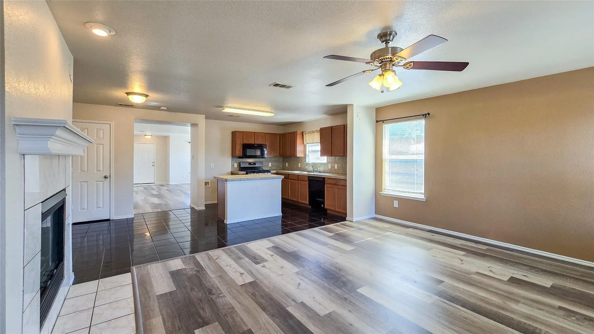 Single Family Residence For Rent in Collin County , 12453 Peak Circle, Frisco, Texas 75035, 3 Bedroom, 2 Bathroom, 2 Garage spaces, 1,793 Sqft, built in 2005, mls#21420663, Real Estate Agent in Frisco, Homes For Rent in Collin county, Homes For Rent in Frisco, Realtor in Frisco Texas, Real Estate Brokerage Independent Realty Texas, Luminita Cordes Realtor