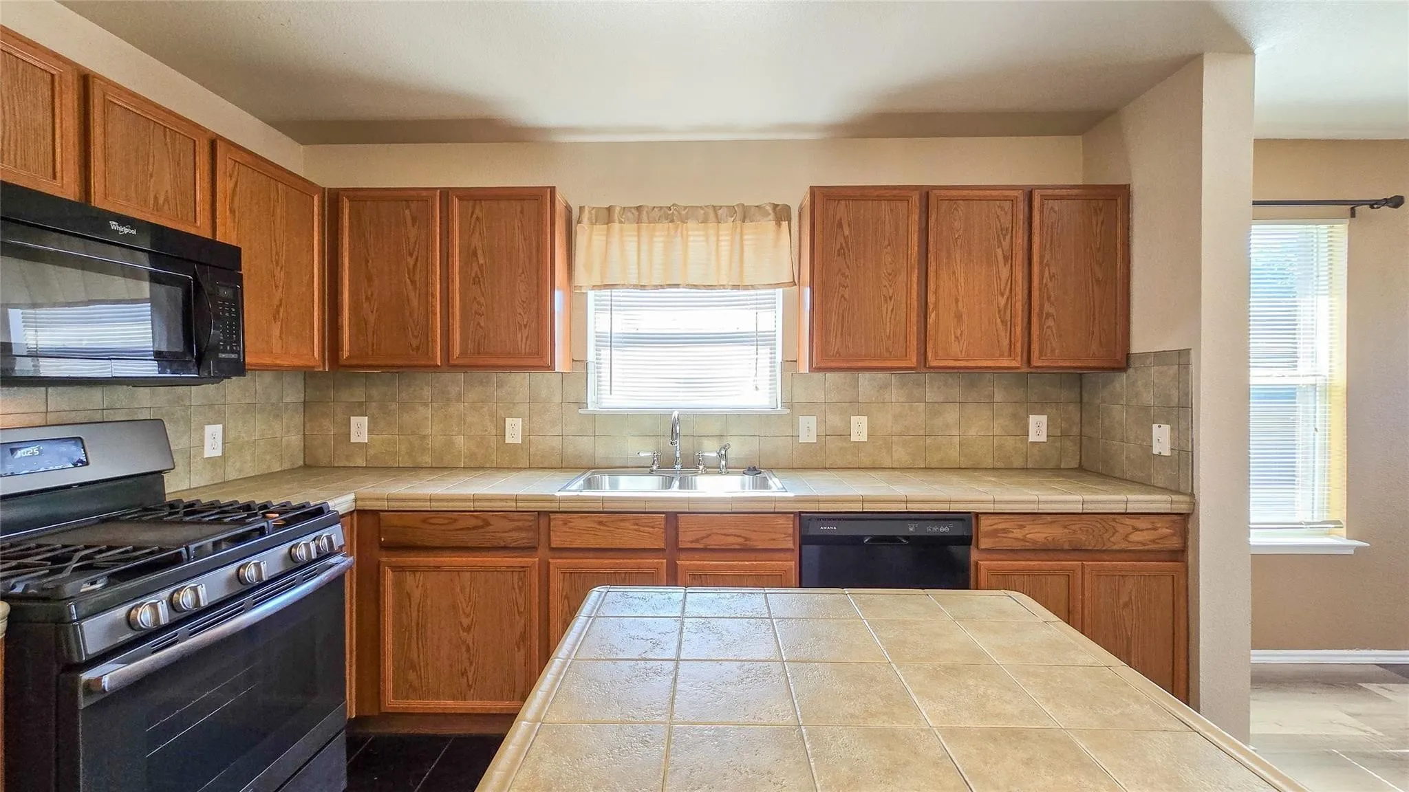 Single Family Residence For Rent in Collin County , 12453 Peak Circle, Frisco, Texas 75035, 3 Bedroom, 2 Bathroom, 2 Garage spaces, 1,793 Sqft, built in 2005, mls#21420663, Real Estate Agent in Frisco, Homes For Rent in Collin county, Homes For Rent in Frisco, Realtor in Frisco Texas, Real Estate Brokerage Independent Realty Texas, Luminita Cordes Realtor