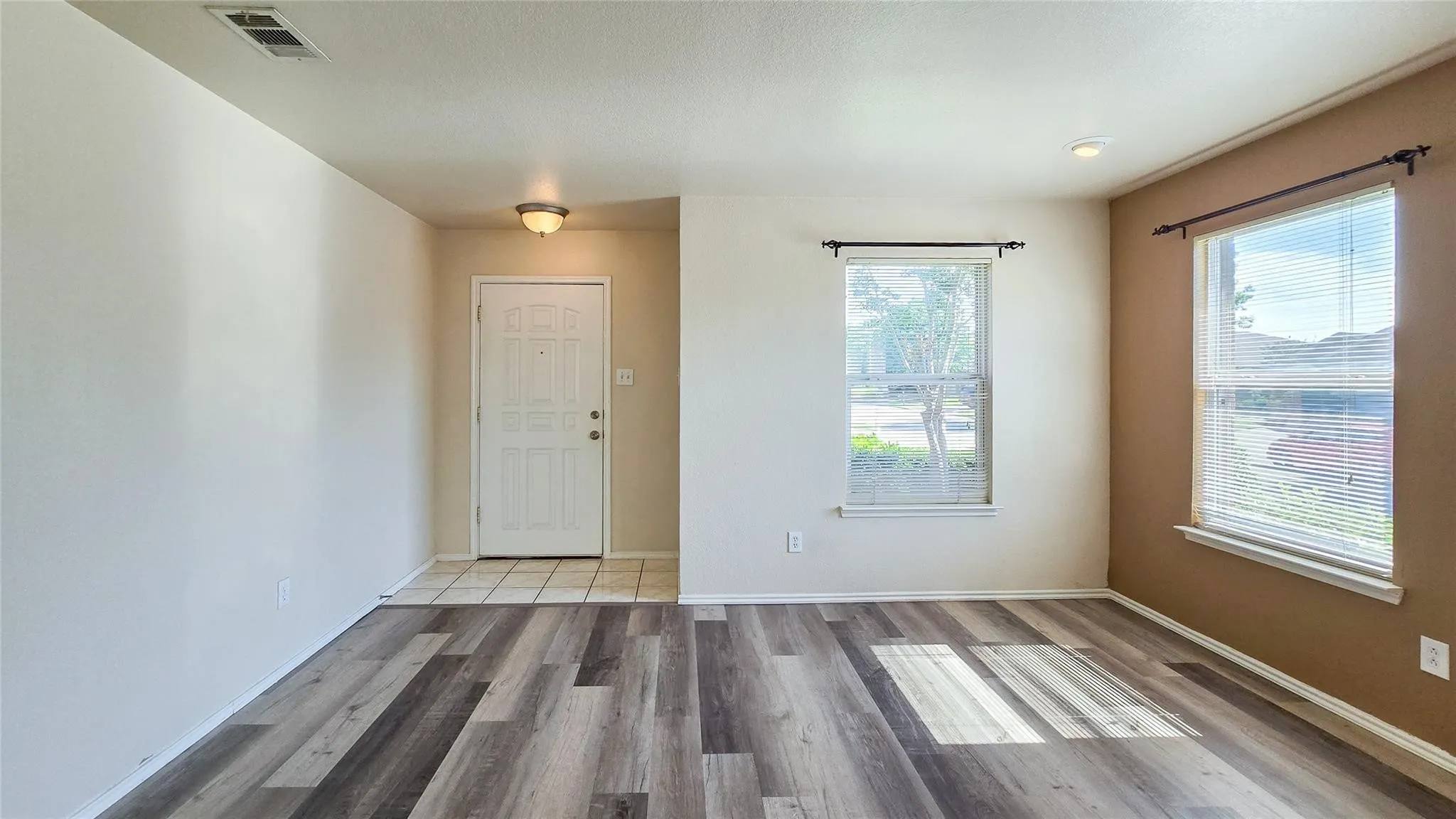 Single Family Residence For Rent in Collin County , 12453 Peak Circle, Frisco, Texas 75035, 3 Bedroom, 2 Bathroom, 2 Garage spaces, 1,793 Sqft, built in 2005, mls#21420663, Real Estate Agent in Frisco, Homes For Rent in Collin county, Homes For Rent in Frisco, Realtor in Frisco Texas, Real Estate Brokerage Independent Realty Texas, Luminita Cordes Realtor