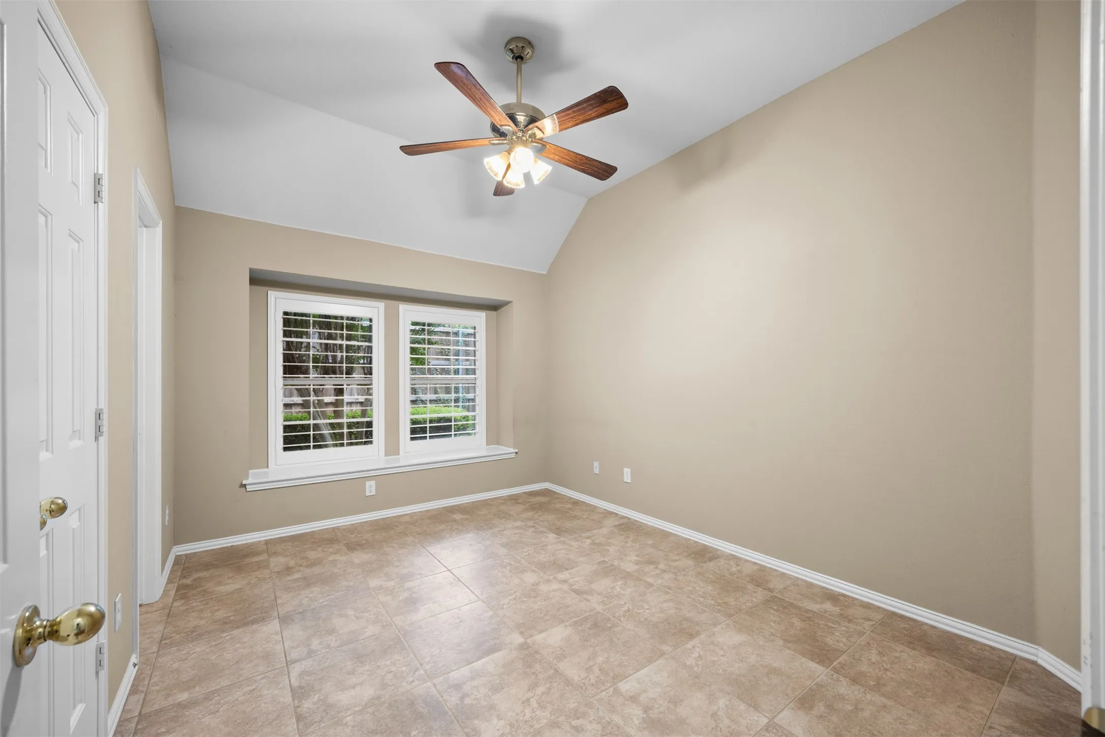 Single Family Residence For Rent in Collin County , 5857 Stone Meadow Drive, Plano, Texas 75093, 4 Bedroom, 3 Bathroom, 2 Garage spaces, 2,587 Sqft, built in 1994, mls#21420683, Real Estate Agent in Plano, Homes For Rent in Collin county, Homes For Rent in Plano, Realtor in Plano Texas, Real Estate Brokerage Independent Realty Texas, Luminita Cordes Realtor
