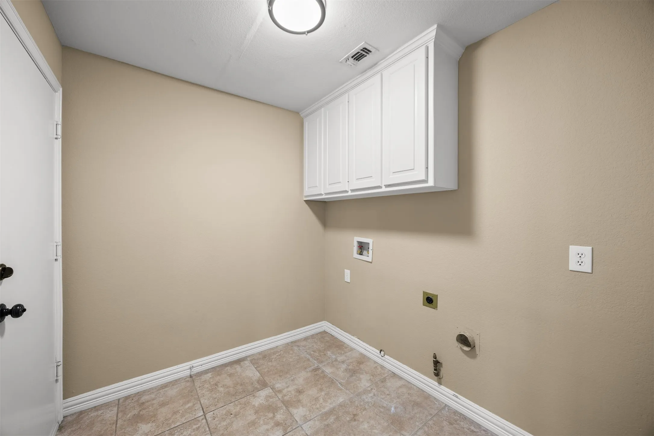 Single Family Residence For Rent in Collin County , 5857 Stone Meadow Drive, Plano, Texas 75093, 4 Bedroom, 3 Bathroom, 2 Garage spaces, 2,587 Sqft, built in 1994, mls#21420683, Real Estate Agent in Plano, Homes For Rent in Collin county, Homes For Rent in Plano, Realtor in Plano Texas, Real Estate Brokerage Independent Realty Texas, Luminita Cordes Realtor