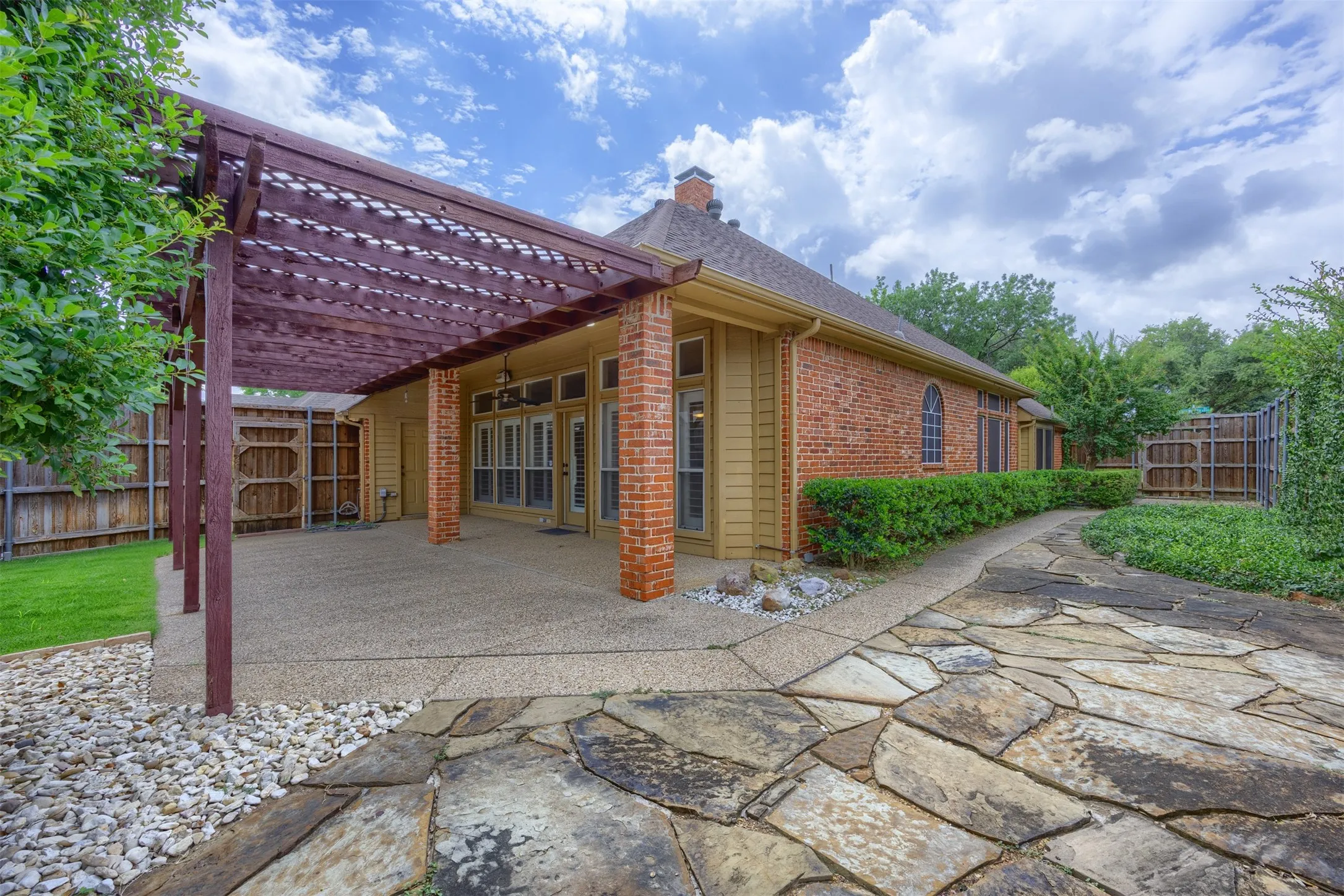 Single Family Residence For Rent in Collin County , 5857 Stone Meadow Drive, Plano, Texas 75093, 4 Bedroom, 3 Bathroom, 2 Garage spaces, 2,587 Sqft, built in 1994, mls#21420683, Real Estate Agent in Plano, Homes For Rent in Collin county, Homes For Rent in Plano, Realtor in Plano Texas, Real Estate Brokerage Independent Realty Texas, Luminita Cordes Realtor