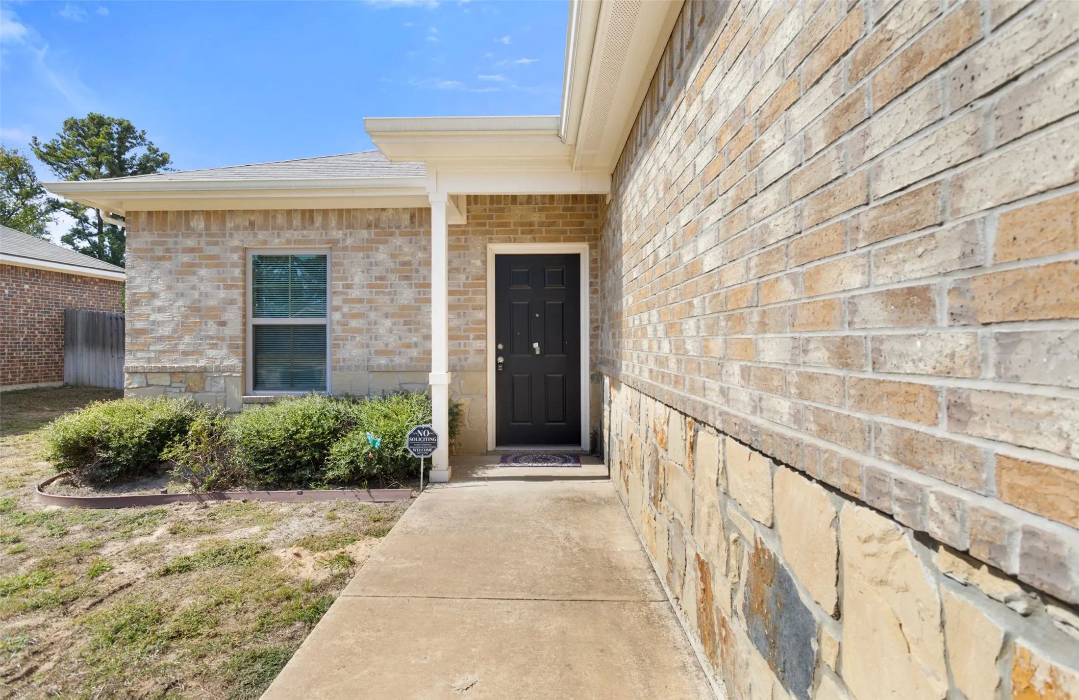 Single Family Residence For Sale in Smith County , 17367 Stacy Street, Lindale, Texas 75771, 3 Bedroom, 2 Bathroom, 2 Garage spaces, 1,047 Sqft, built in 2019, mls#21420676, Real Estate Agent in Lindale, Homes For Sale in Smith county, Homes For Sale in Lindale, Realtor in Lindale Texas, Real Estate Brokerage Independent Realty Texas, Luminita Cordes Realtor