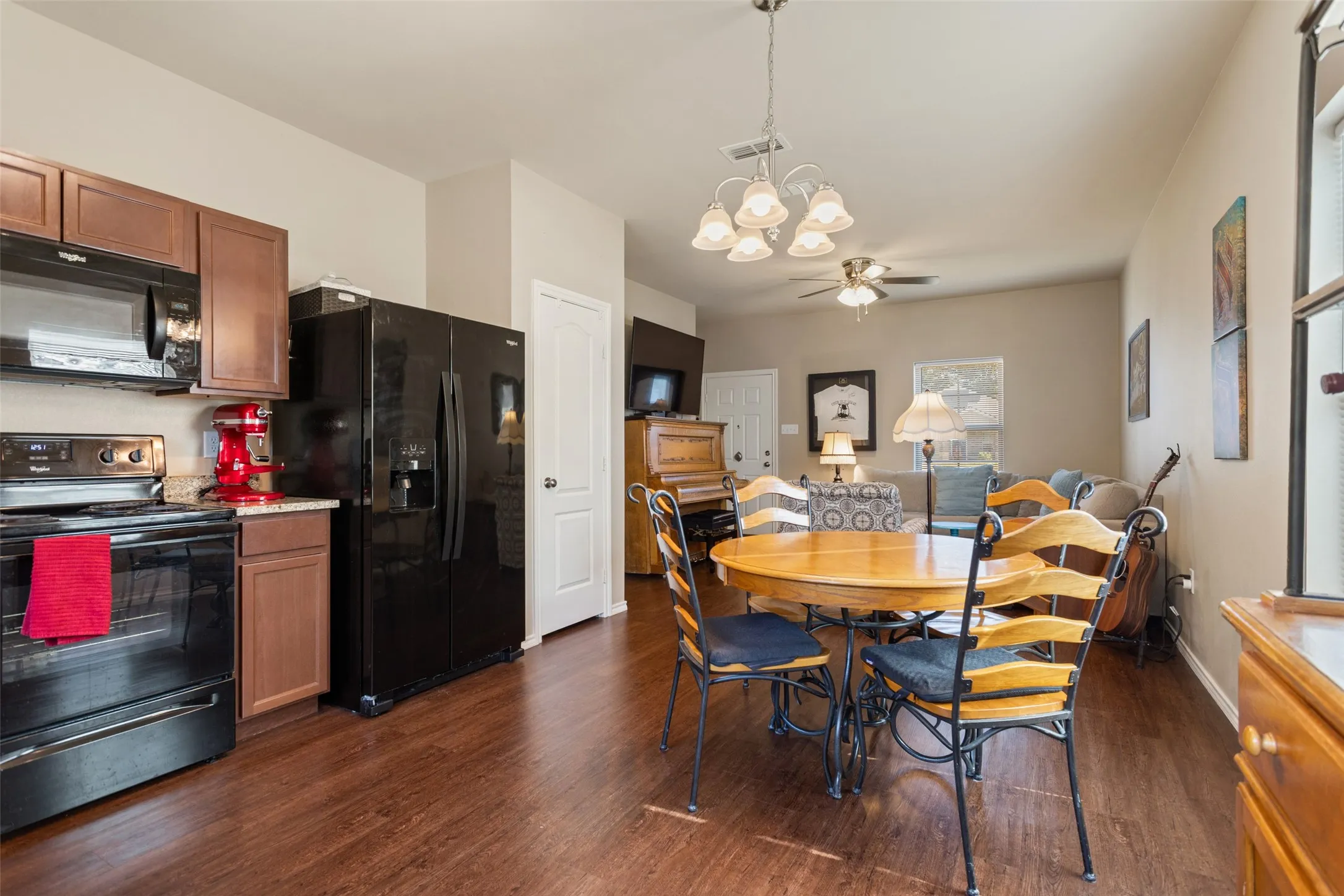 Single Family Residence For Sale in Smith County , 17367 Stacy Street, Lindale, Texas 75771, 3 Bedroom, 2 Bathroom, 2 Garage spaces, 1,047 Sqft, built in 2019, mls#21420676, Real Estate Agent in Lindale, Homes For Sale in Smith county, Homes For Sale in Lindale, Realtor in Lindale Texas, Real Estate Brokerage Independent Realty Texas, Luminita Cordes Realtor