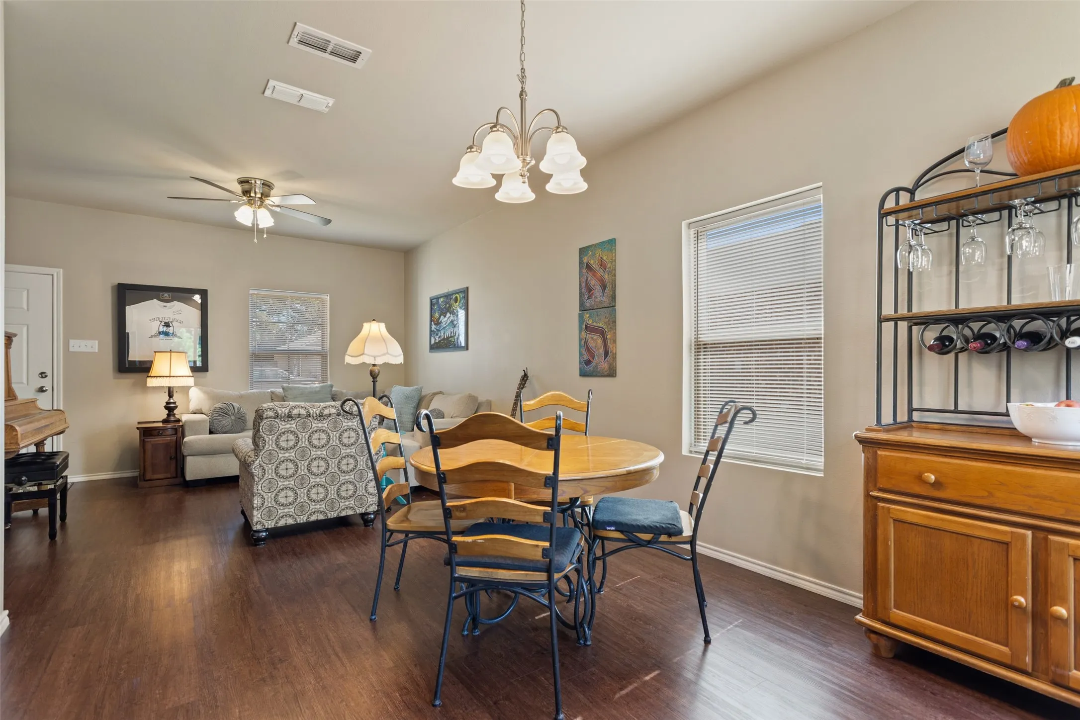Single Family Residence For Sale in Smith County , 17367 Stacy Street, Lindale, Texas 75771, 3 Bedroom, 2 Bathroom, 2 Garage spaces, 1,047 Sqft, built in 2019, mls#21420676, Real Estate Agent in Lindale, Homes For Sale in Smith county, Homes For Sale in Lindale, Realtor in Lindale Texas, Real Estate Brokerage Independent Realty Texas, Luminita Cordes Realtor