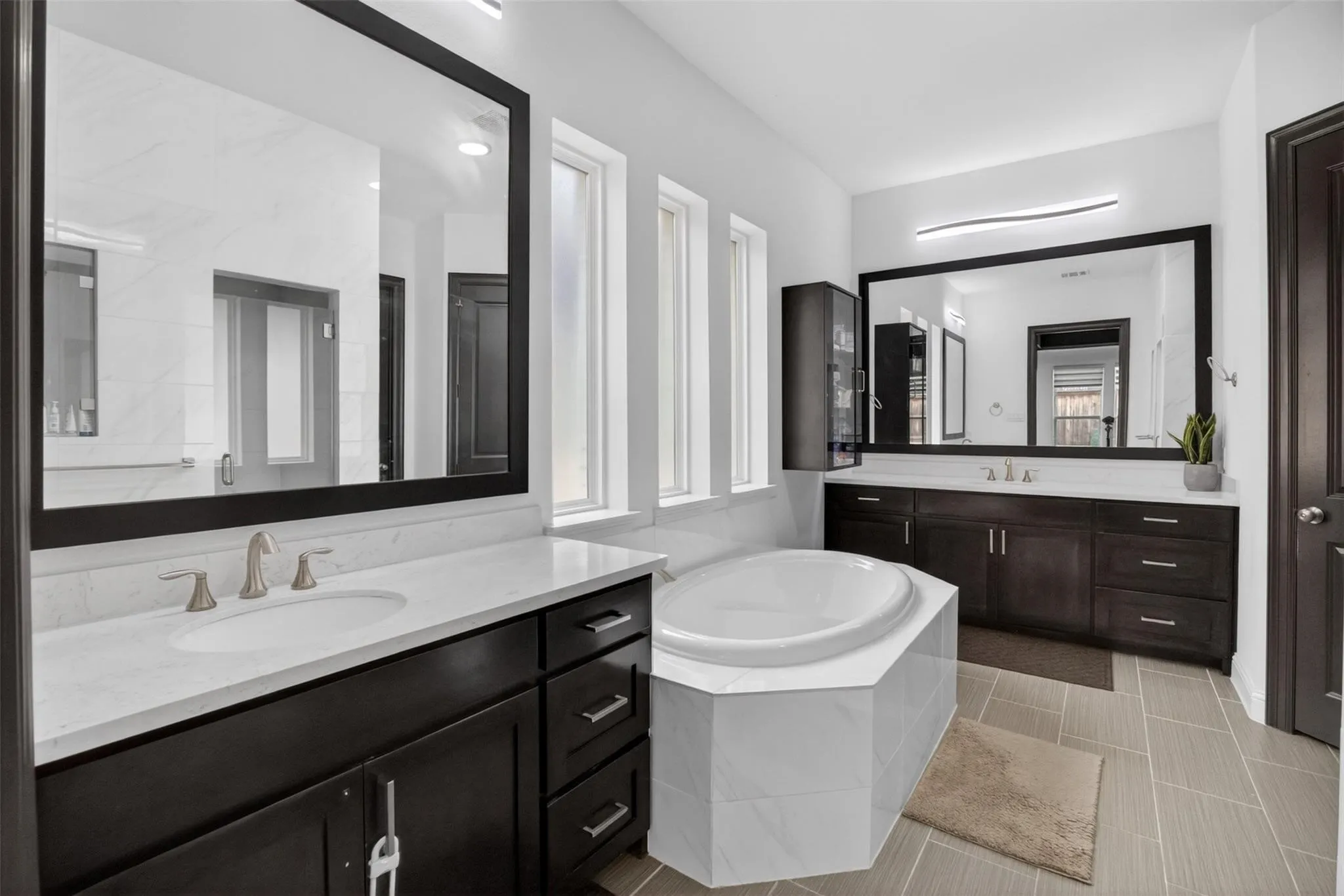 Single Family Residence For Sale in Collin County , 13776 Cardigan Lane, Frisco, Texas 75035, 4 Bedroom, 5 Bathroom, 3 Garage spaces, 4,152 Sqft, built in 2019, mls#21415466, Real Estate Agent in Frisco, Homes For Sale in Collin county, Homes For Sale in Frisco, Realtor in Frisco Texas, Real Estate Brokerage Independent Realty Texas, Luminita Cordes Realtor