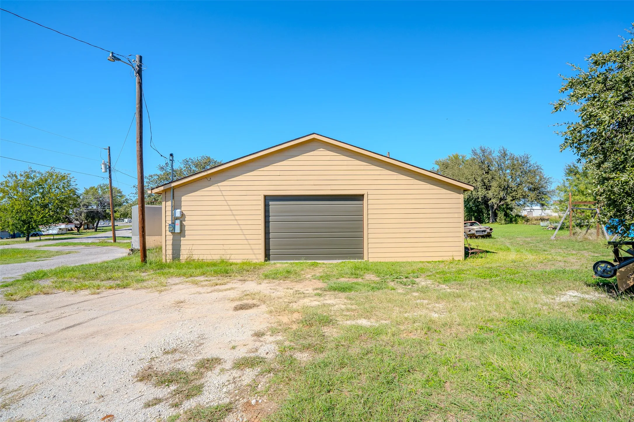 Warehouse For Sale in Hood County , 201 Granbury Court, Granbury, Texas 76049, 0, 0, Garage spaces, 0 Sqft, built in 1977, mls#21420633, Real Estate Agent in Granbury, Homes For Sale in Hood county, Homes For Sale in Granbury, Realtor in Granbury Texas, Real Estate Brokerage Independent Realty Texas, Luminita Cordes Realtor